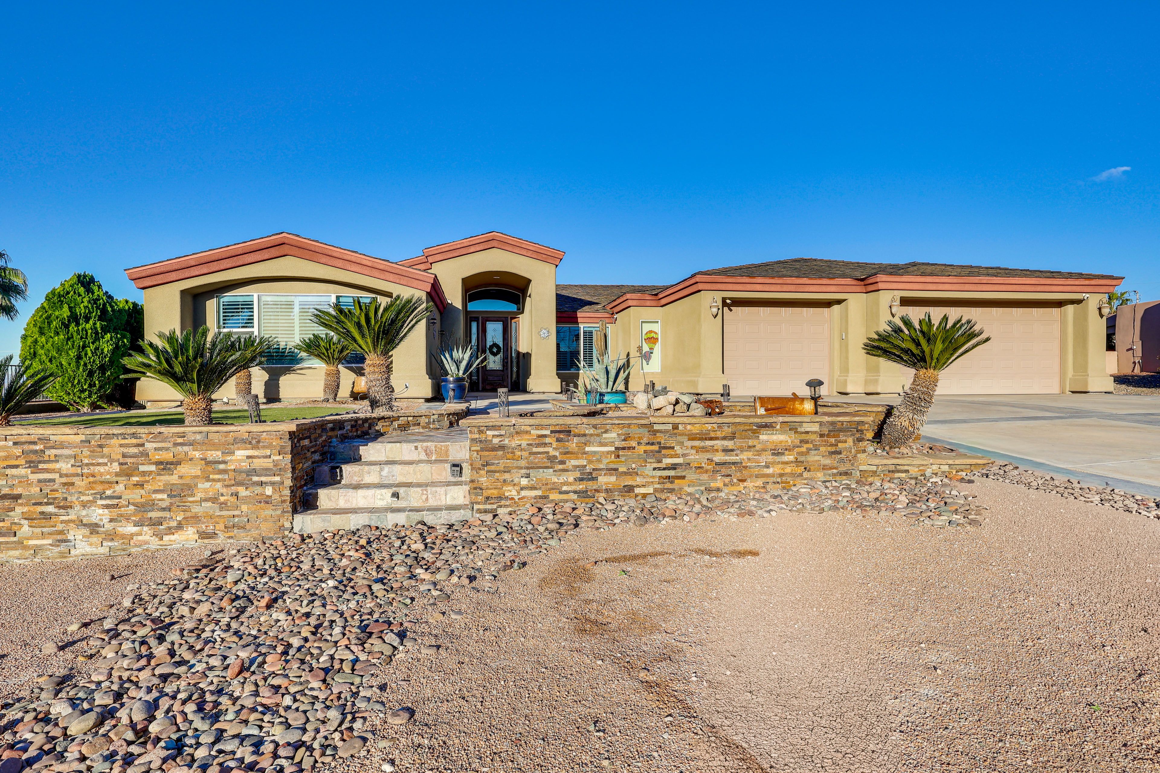 House Exterior | Driveway (6 Vehicles)