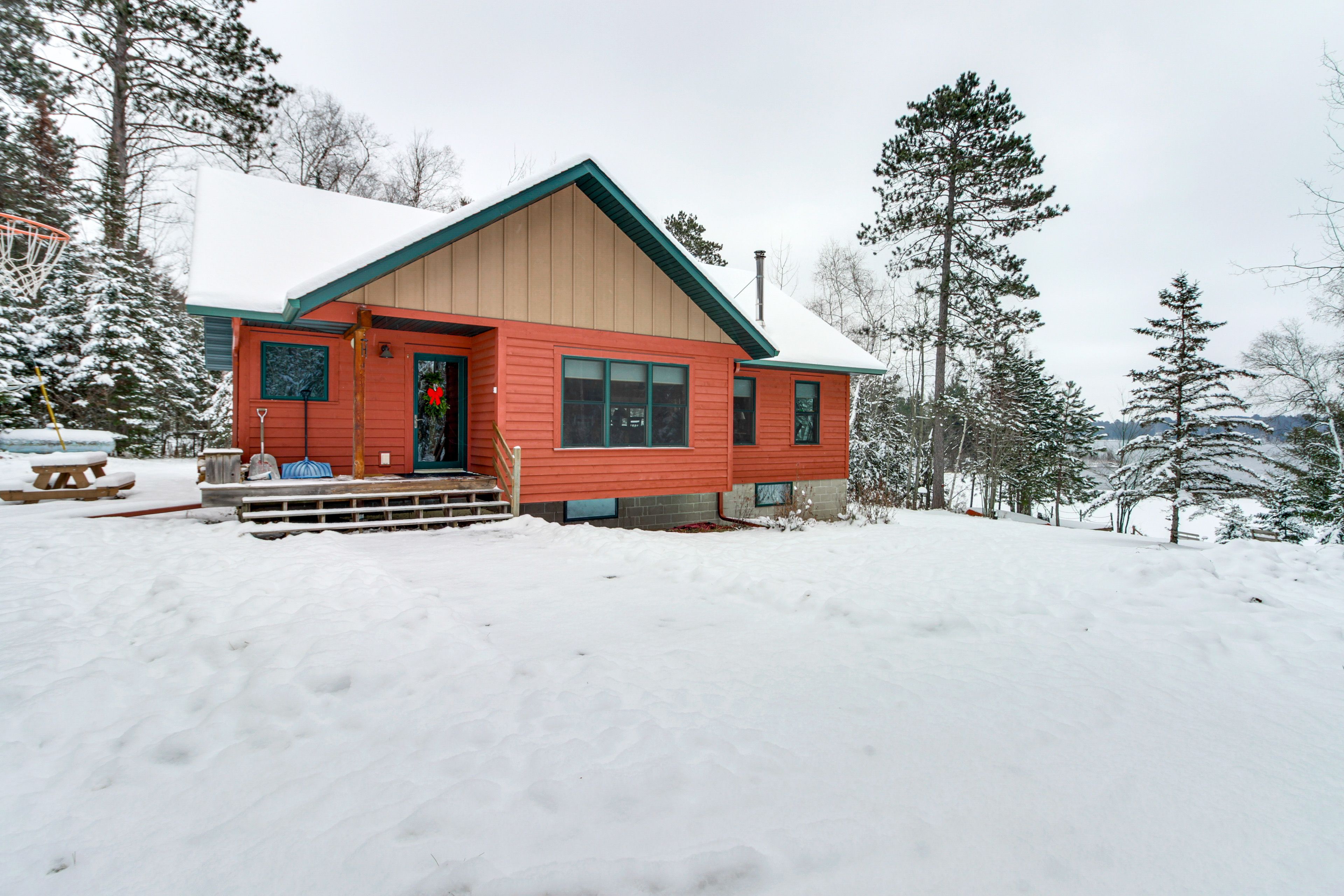 Exterior | Parking | Gravel Driveway (4 Vehicles) | Circular Loop (2 Vehicles)