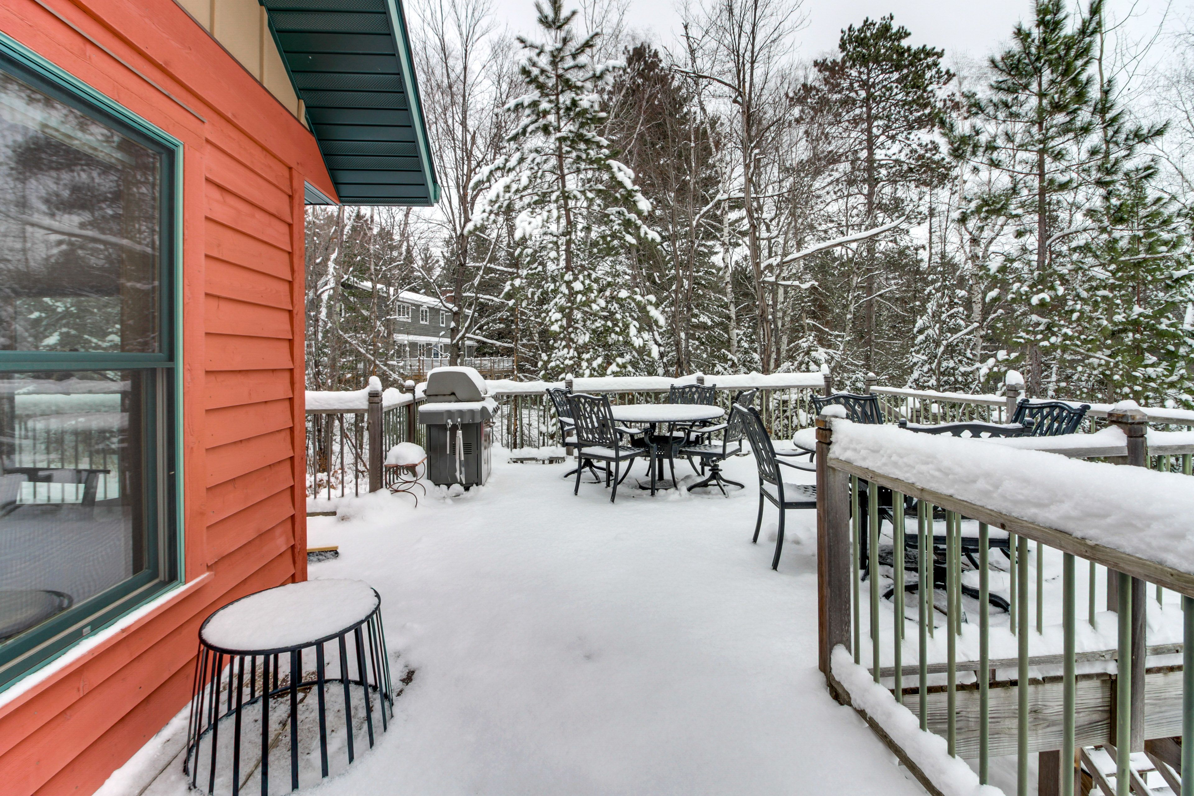 Deck | Dining Area | Gas Grill | Lake Views