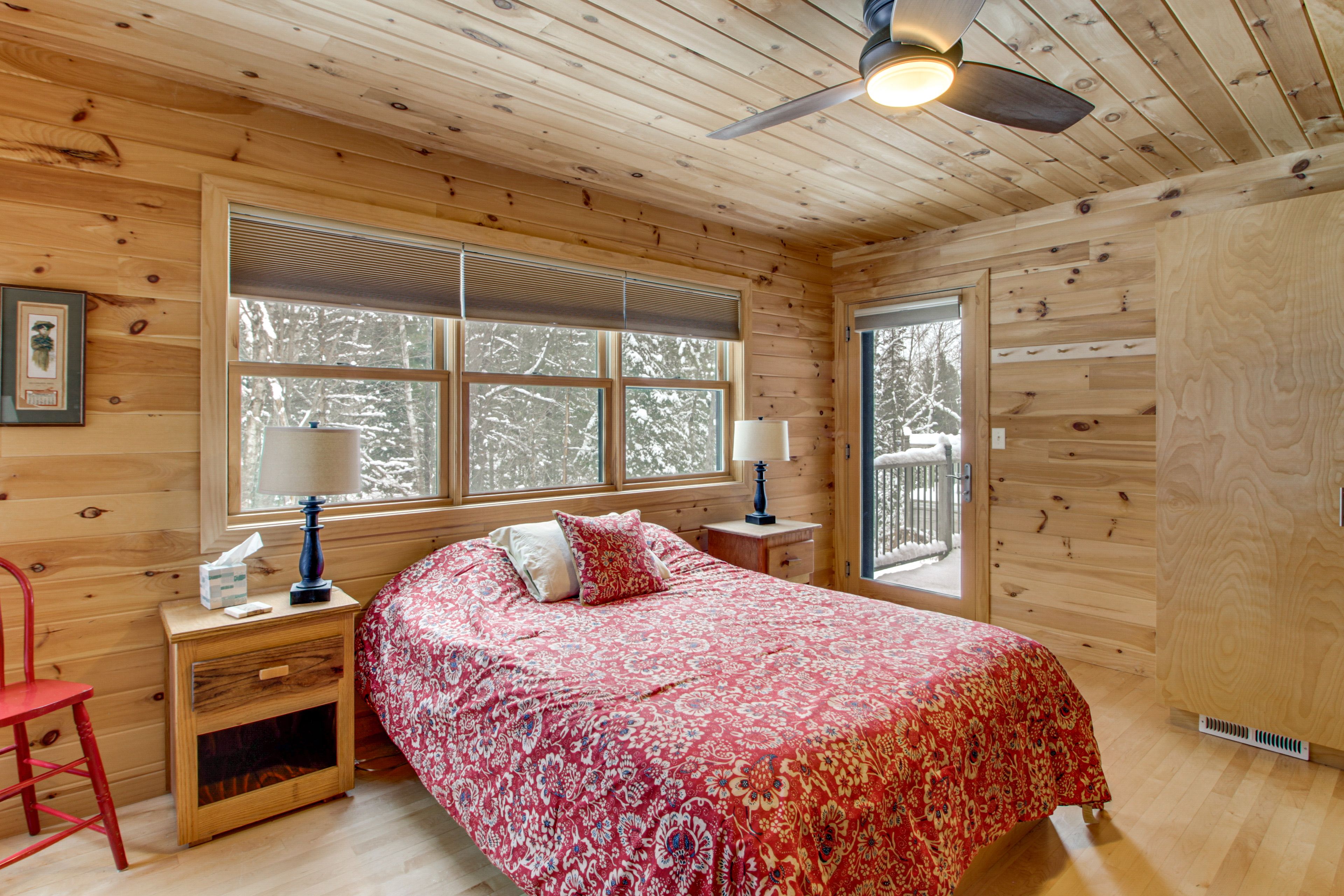 Bedroom 1 | 1st Floor | Queen Bed | Linens Provided