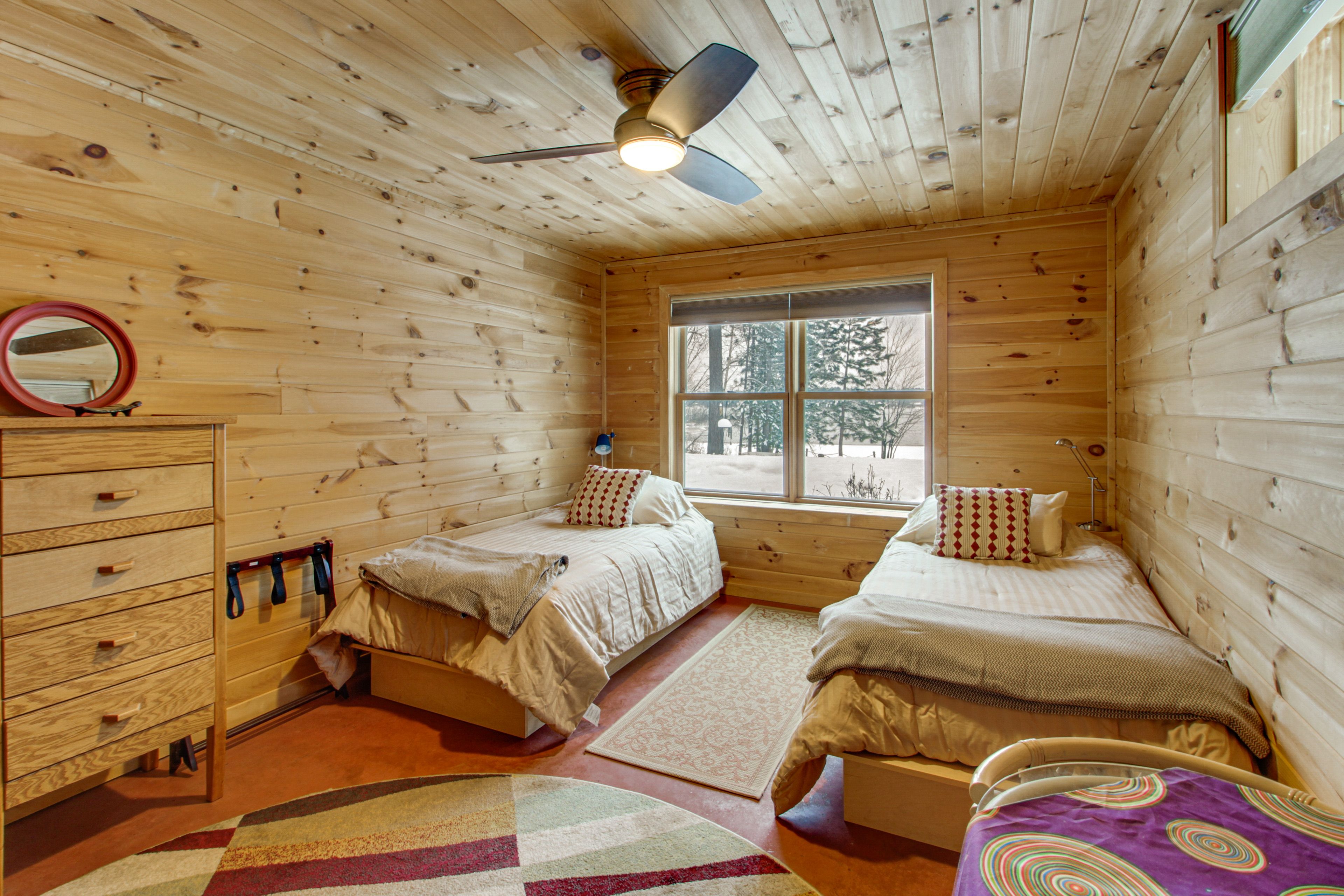 Bedroom 2 | Basement | 2 Twin Beds