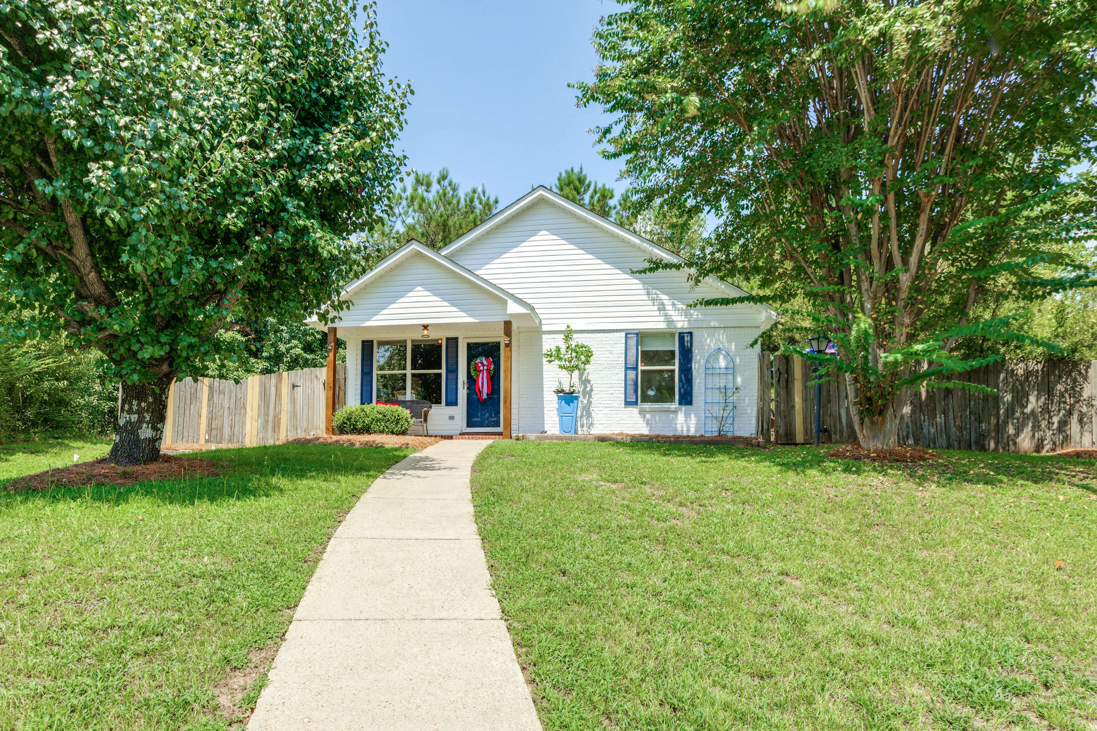 Oxford Vacation Rental | 2BR | 2BA | 1,200 Sq Ft | 2 Steps to Enter