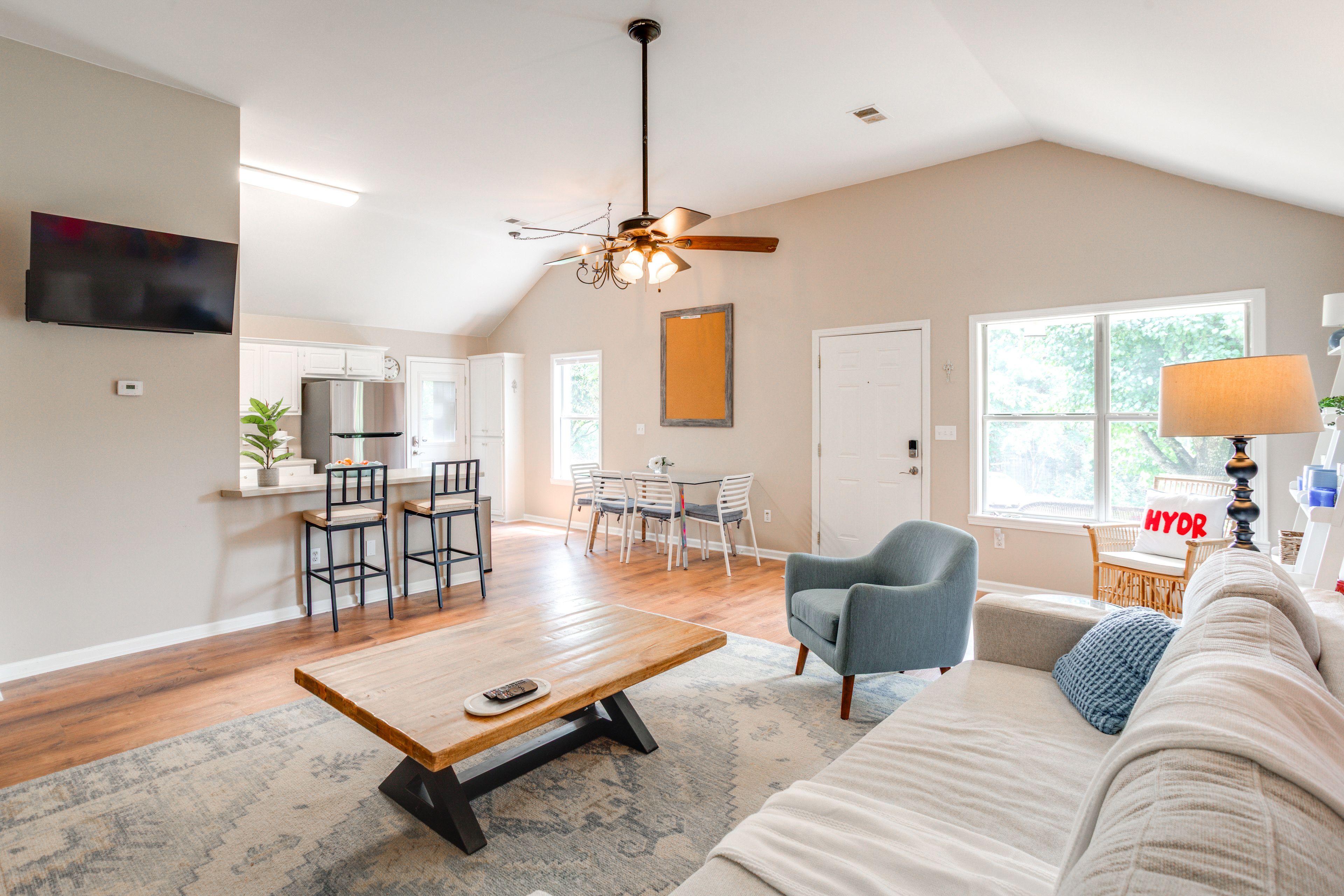 Home Interior | Central Heating & A/C | Free WiFi