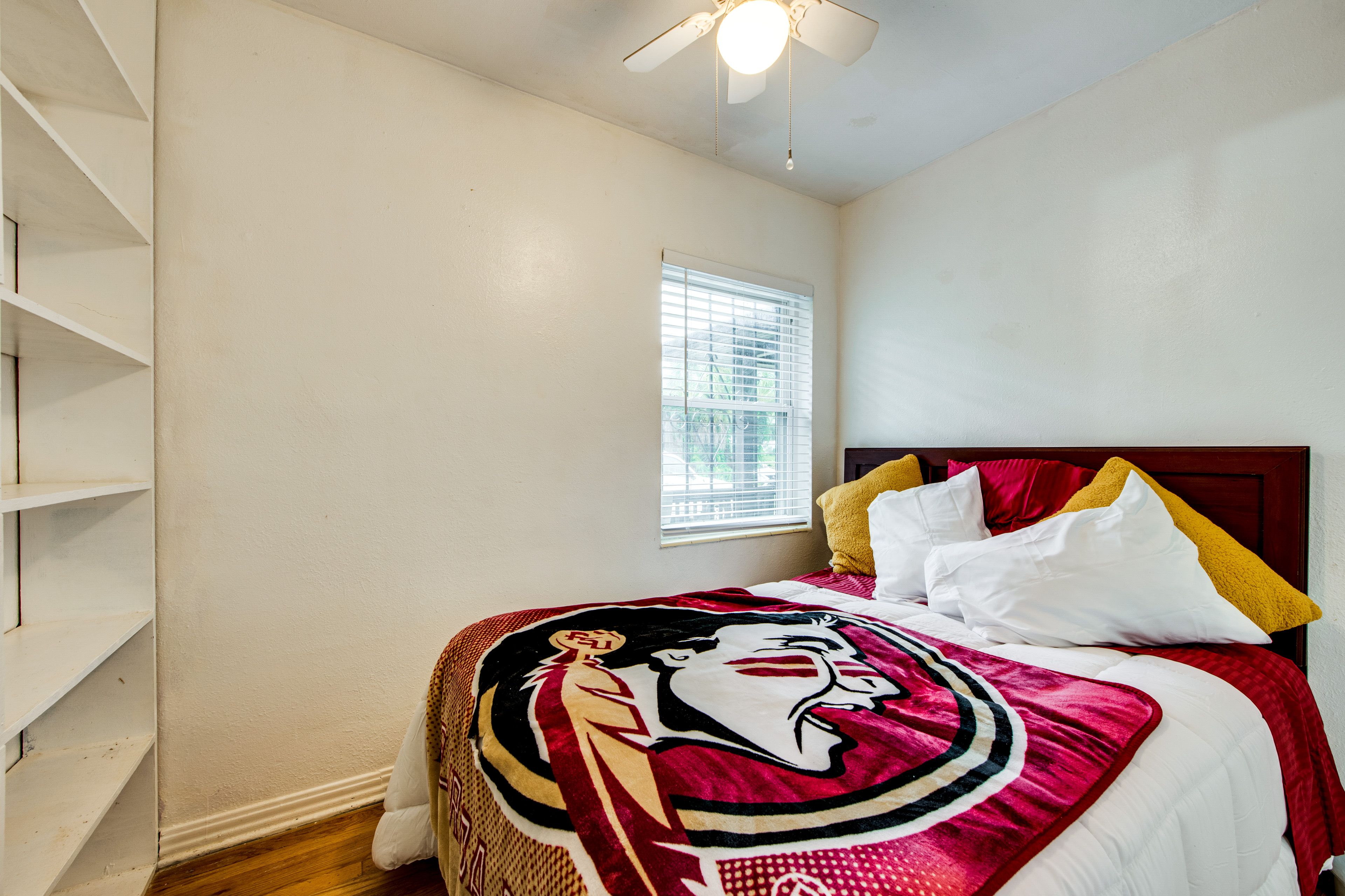 Bedroom 2 | Queen Bed
