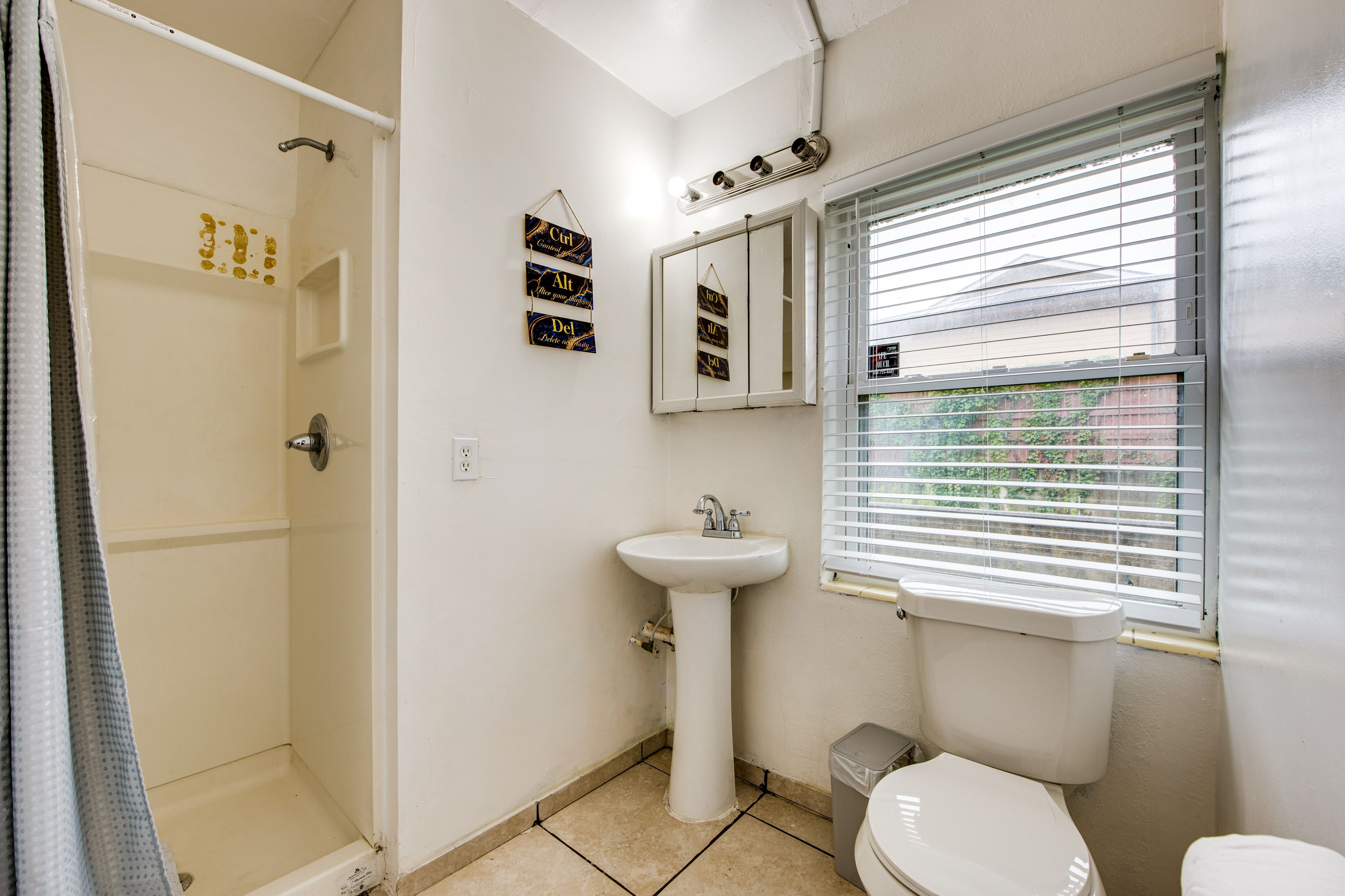 Full Bathroom