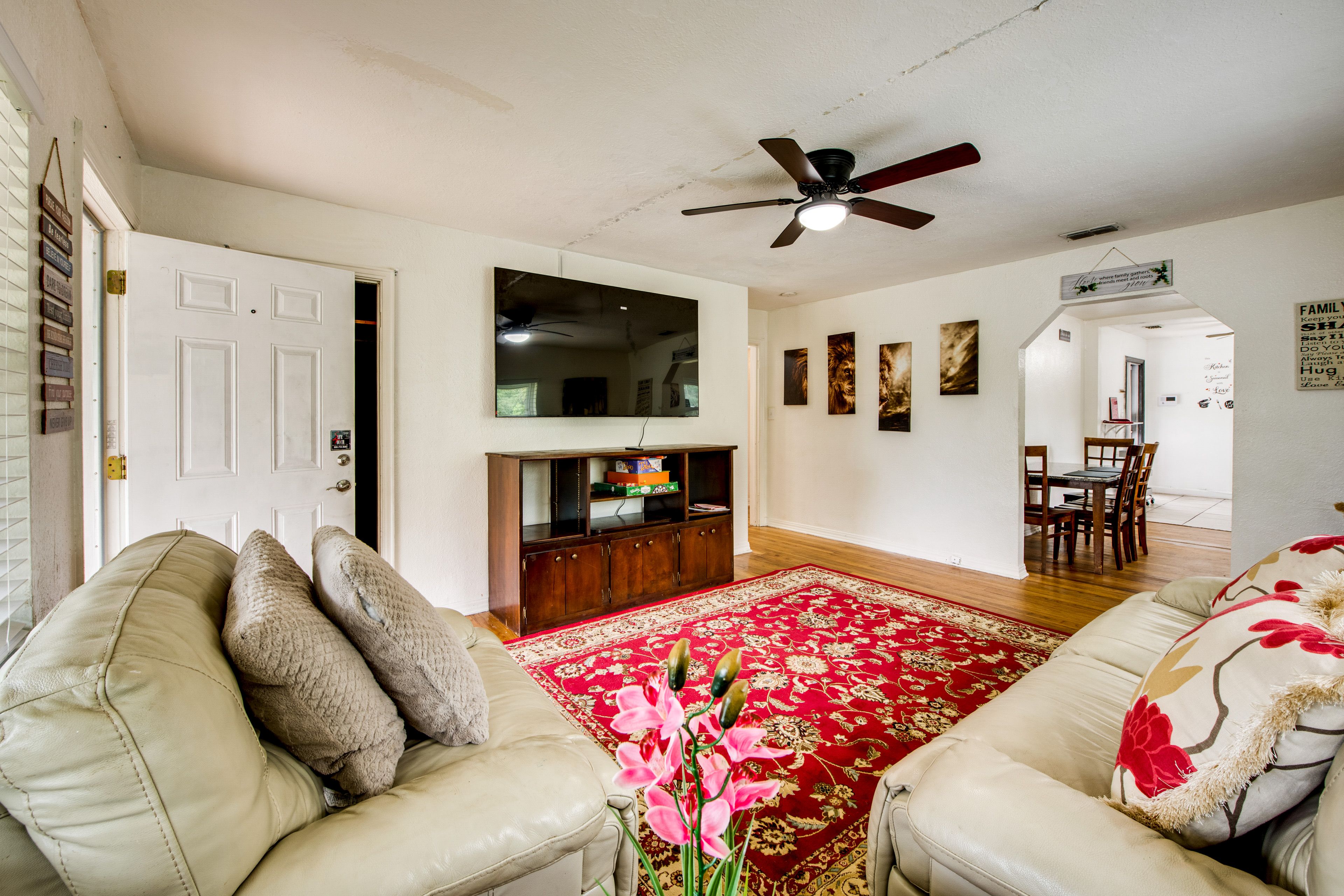 Living Room | Single-Story Home | Central A/C & Heating