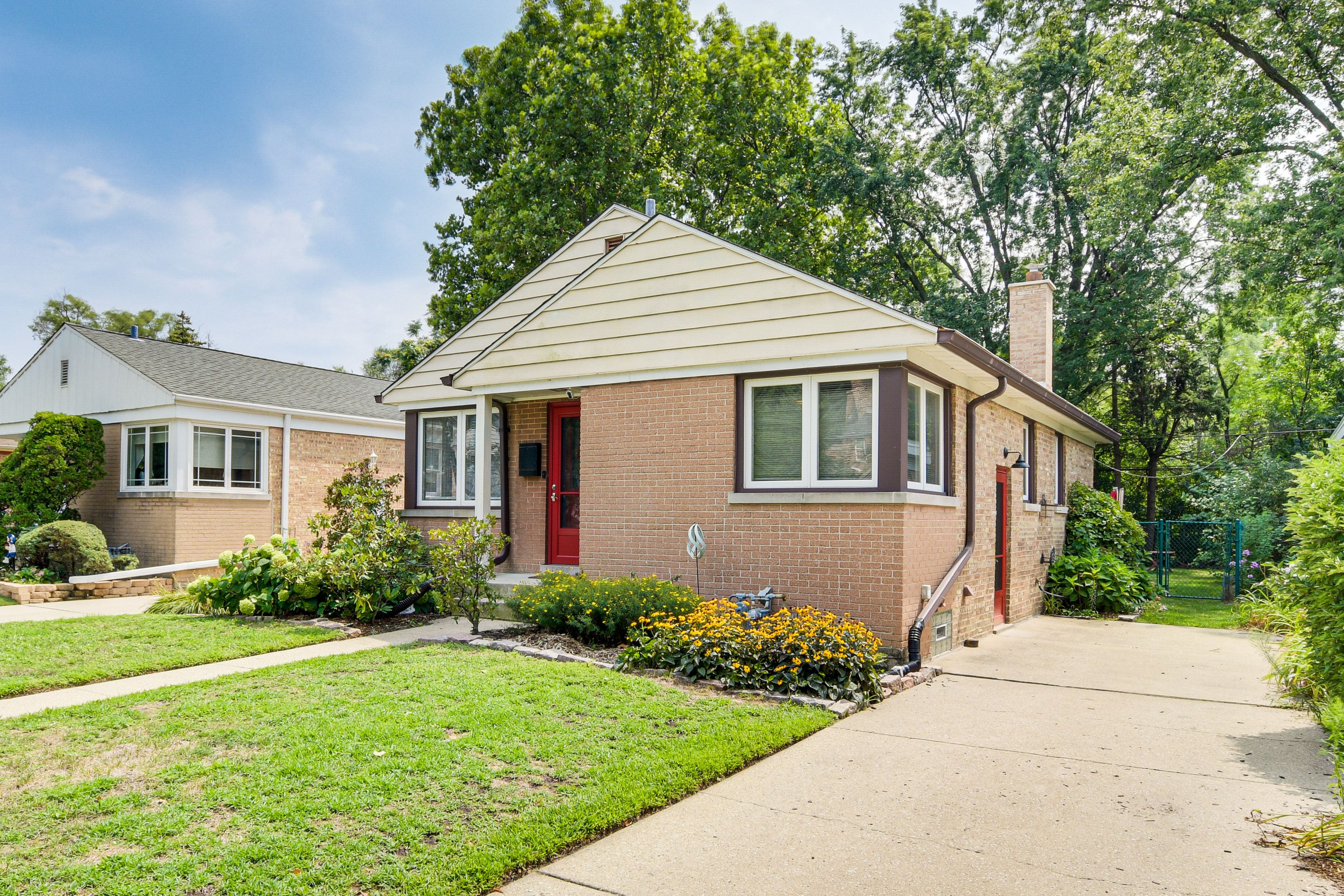 Parking | Shared Driveway (1 Vehicle) | Free Street Parking