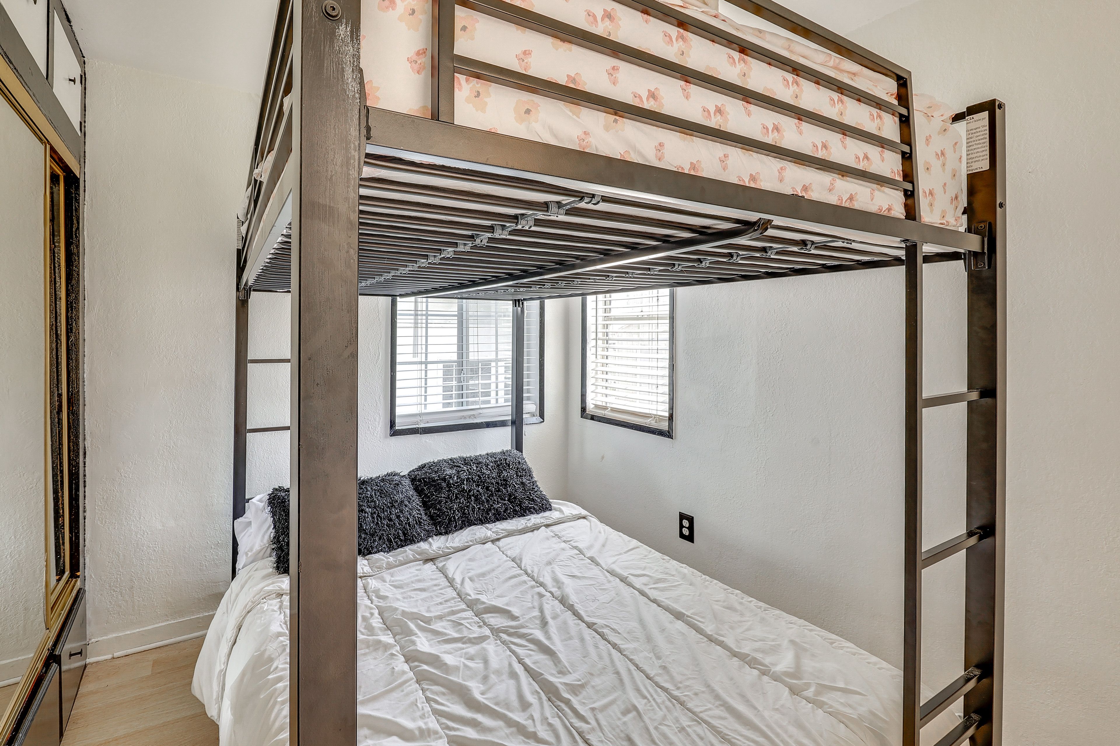 Bedroom 2 | Full Bunk Bed