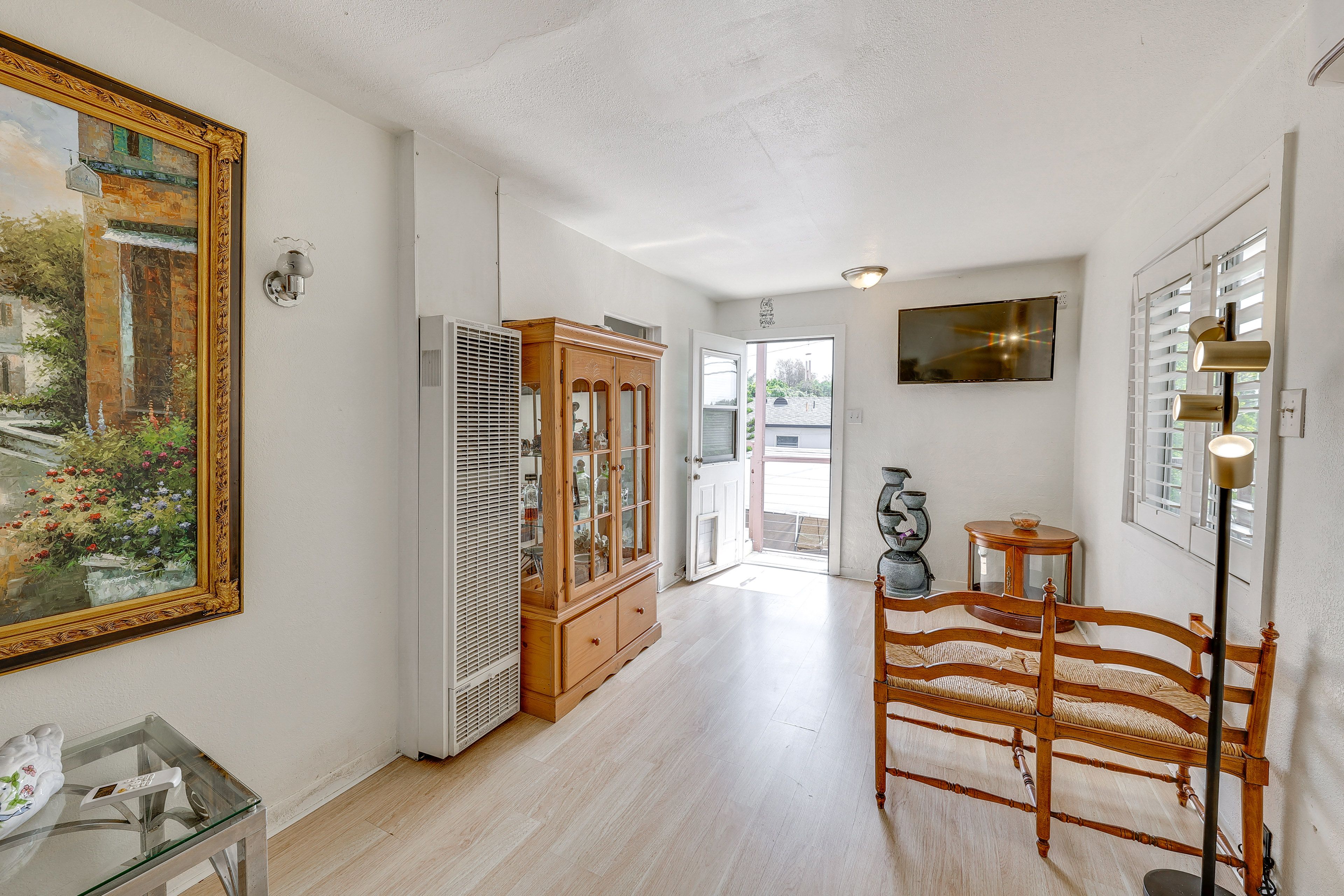 Living Room | Free WiFi | Smart TV w/ Cable