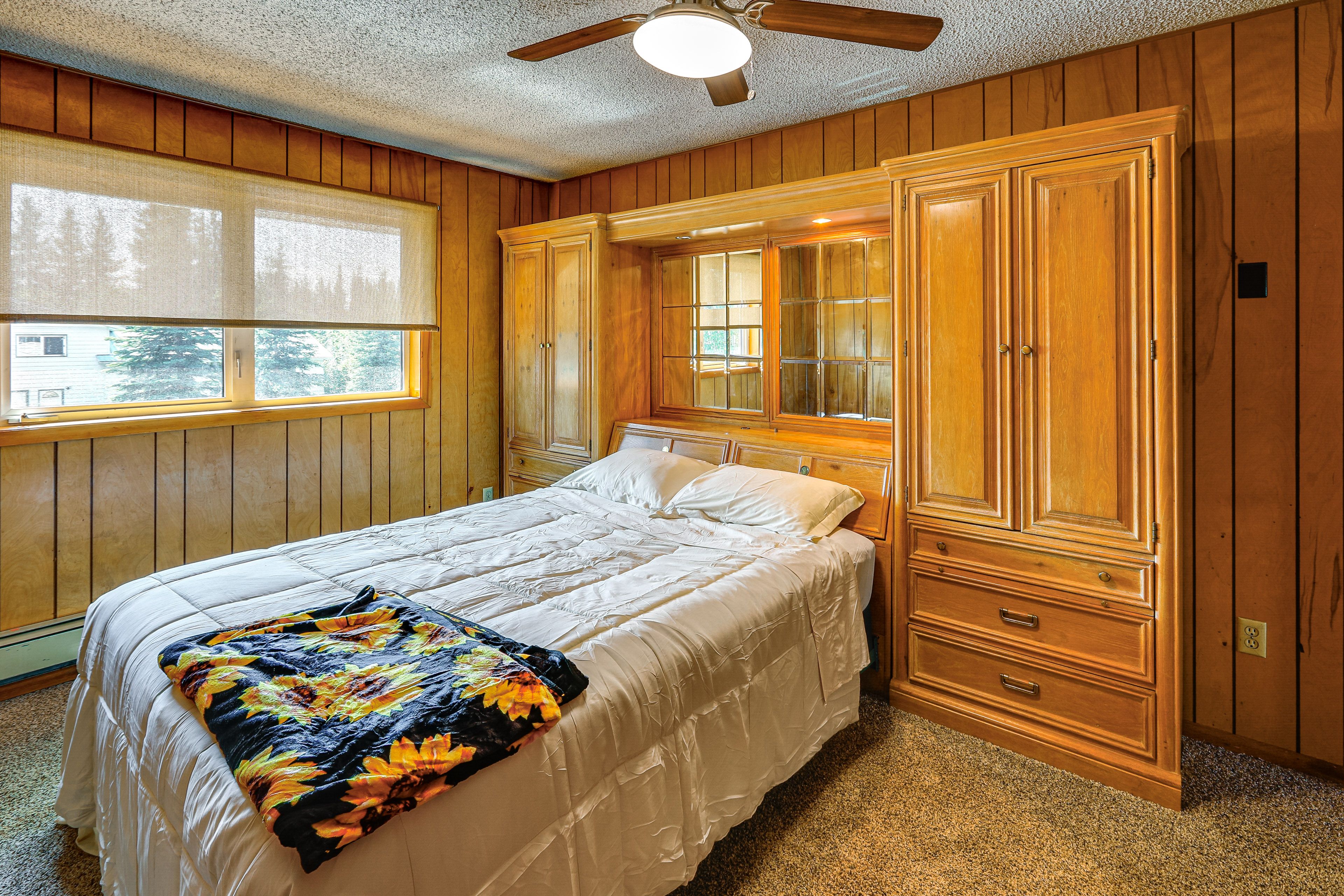 Bedroom 1 | Queen Bed