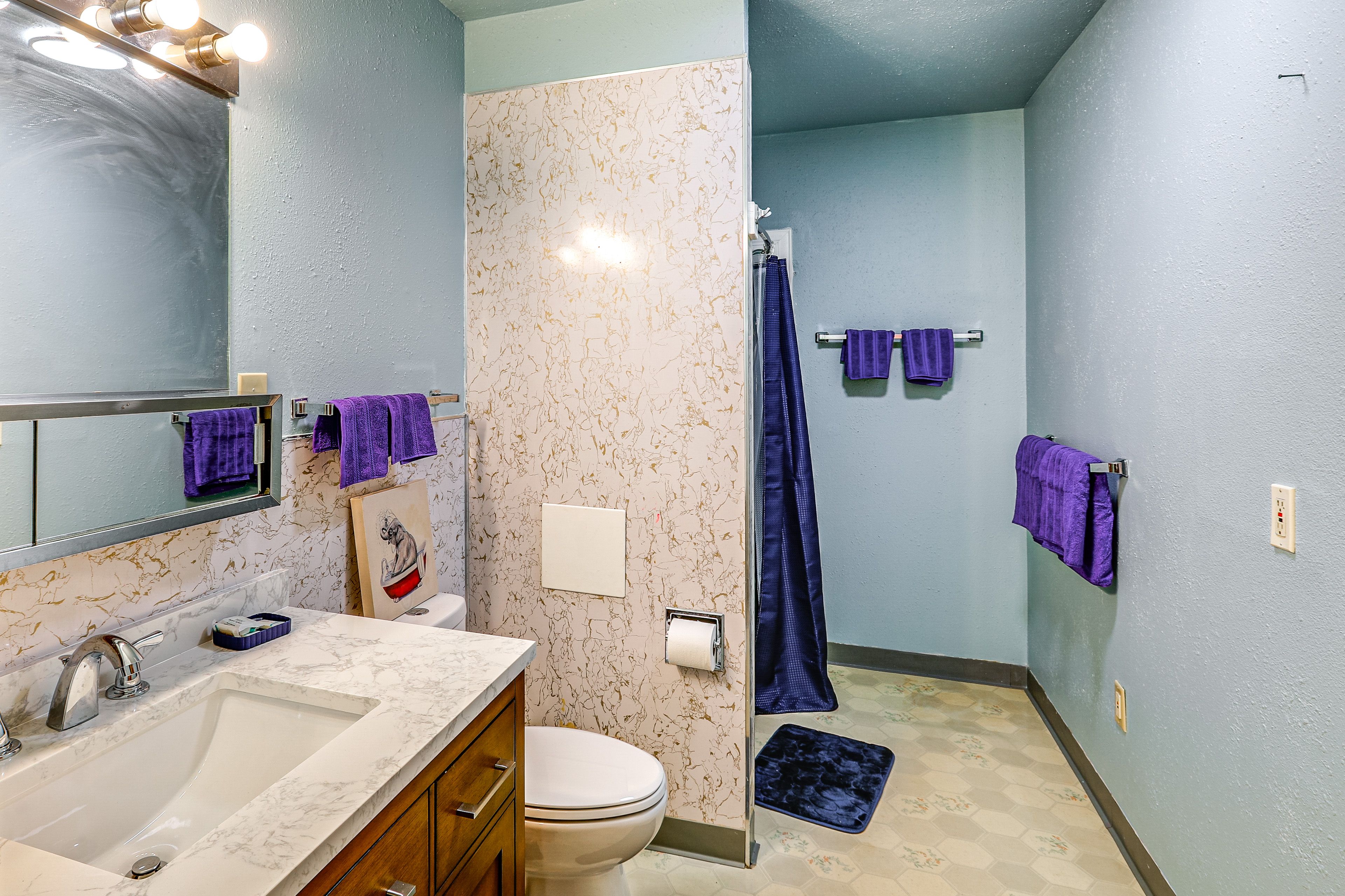 Full Bathroom | Towels & Linens Provided