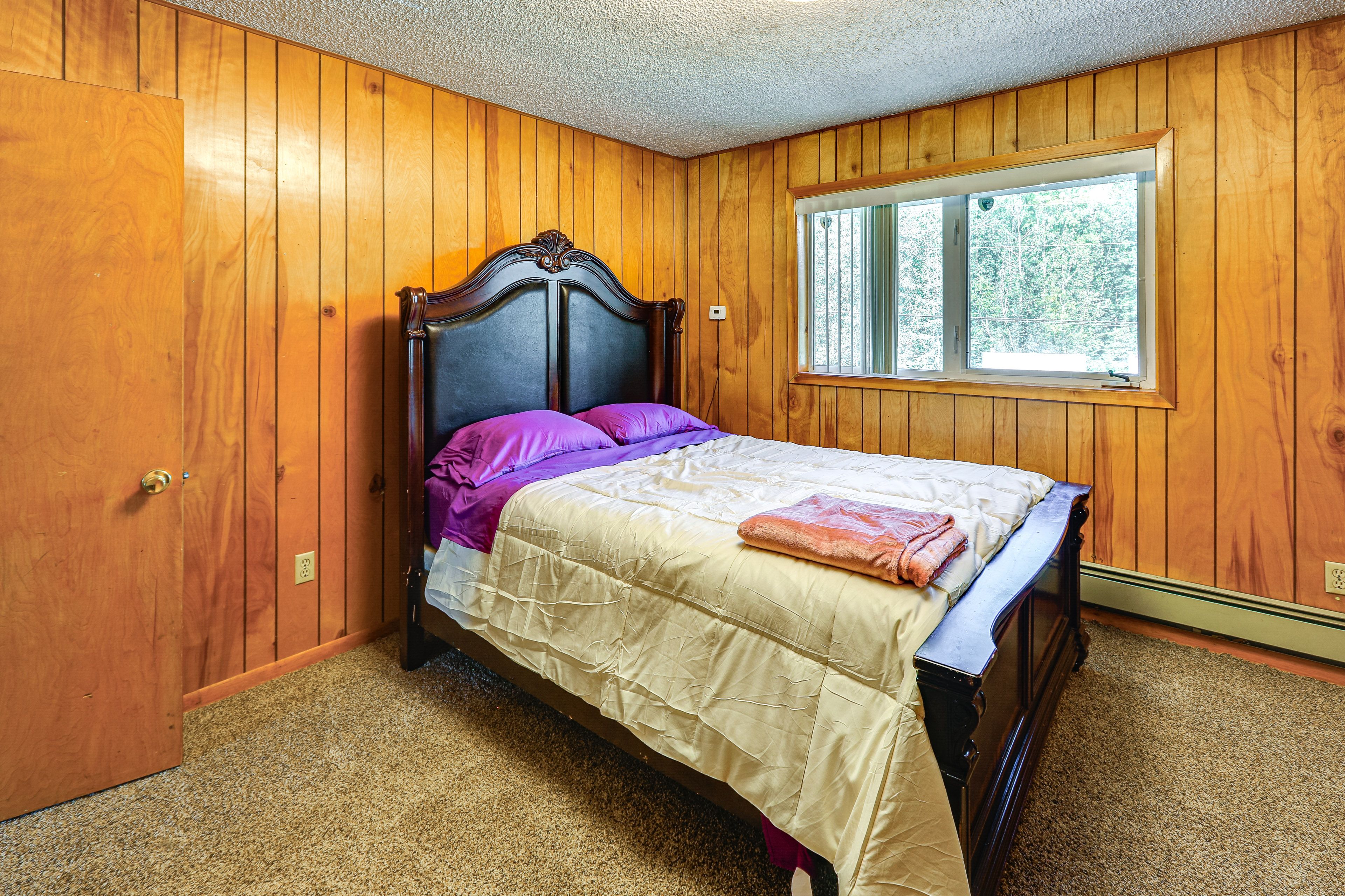 Bedroom 2 | Queen Bed