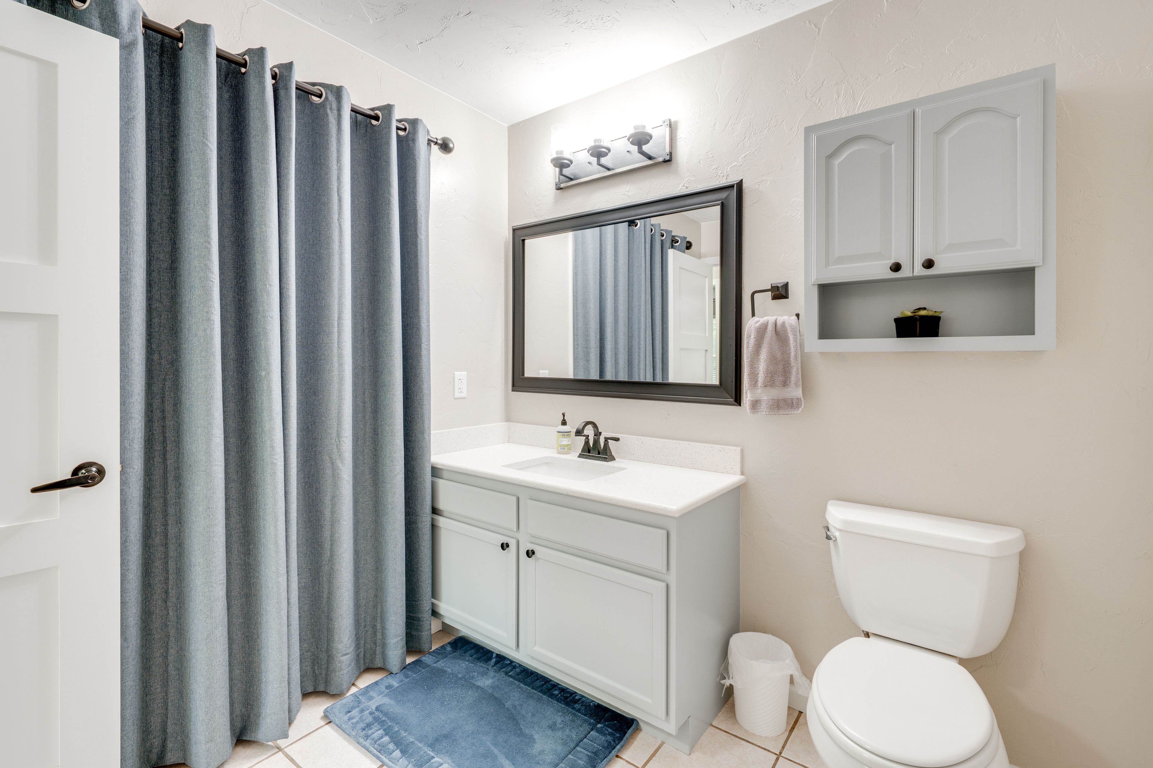 Full Bathroom | Towels Provided