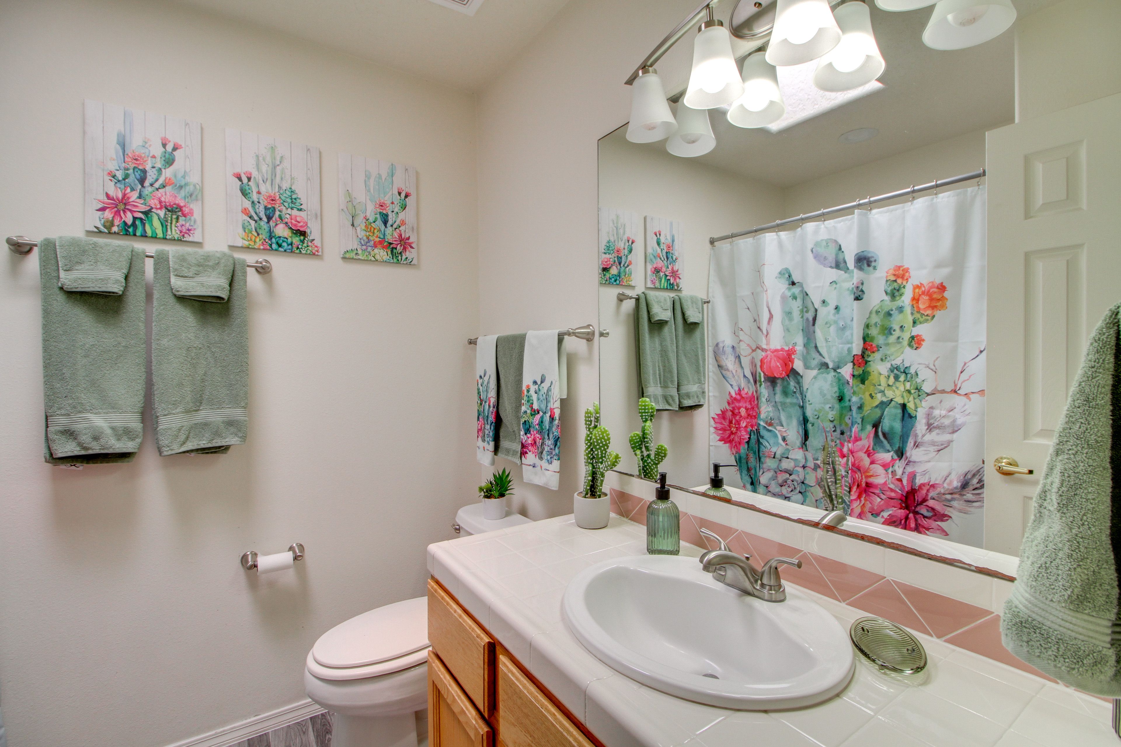 Bathroom | 2nd Floor