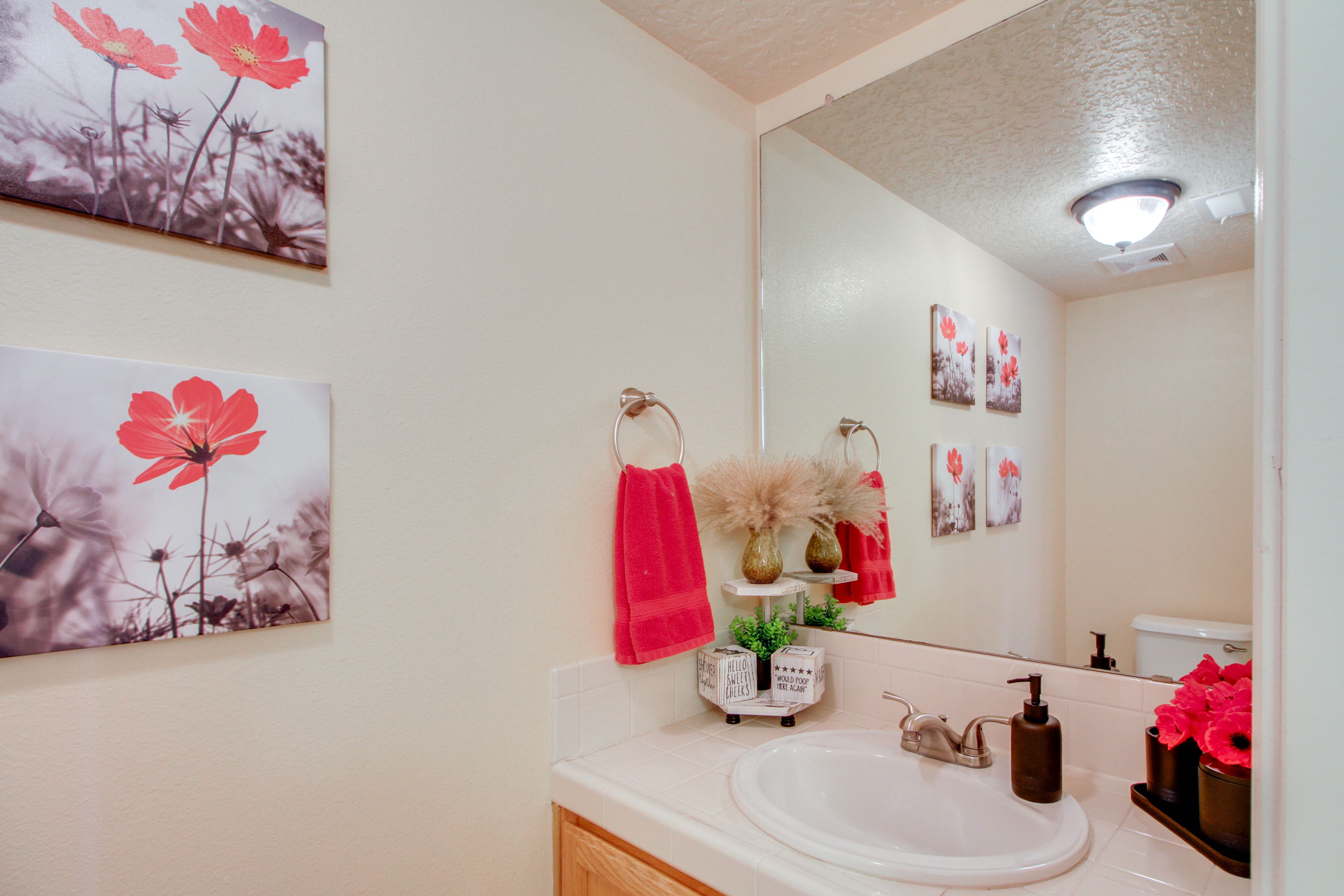 Half Bathroom | 1st Floor