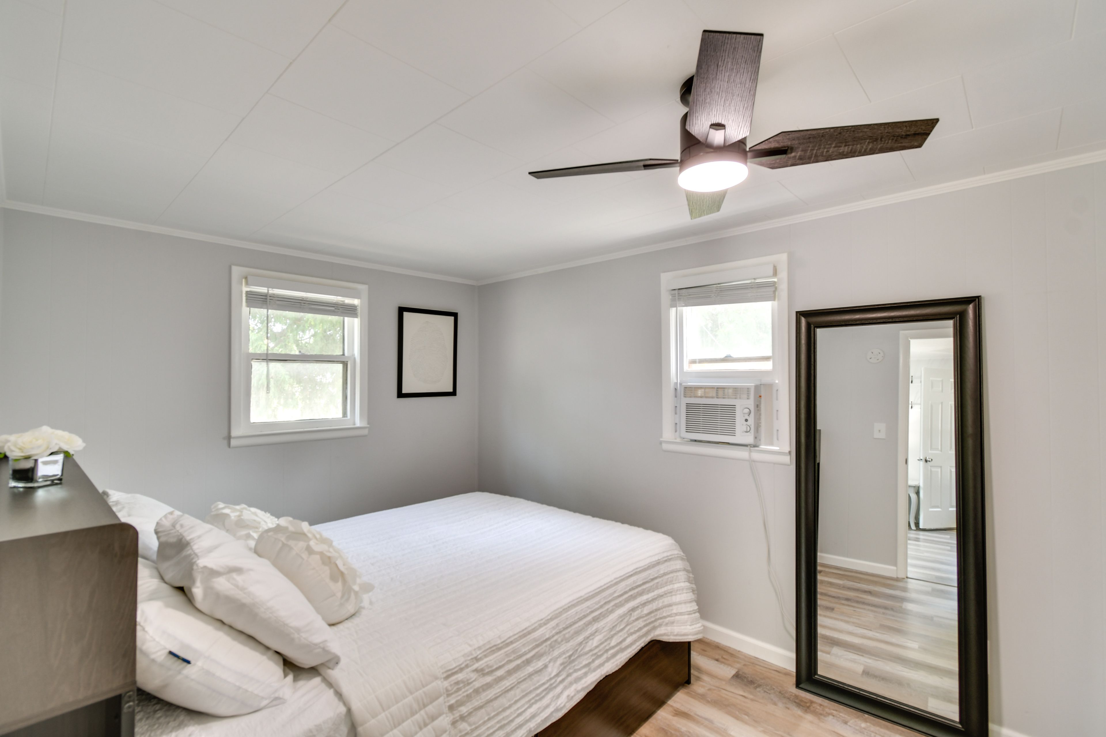 Bedroom | Queen Bed