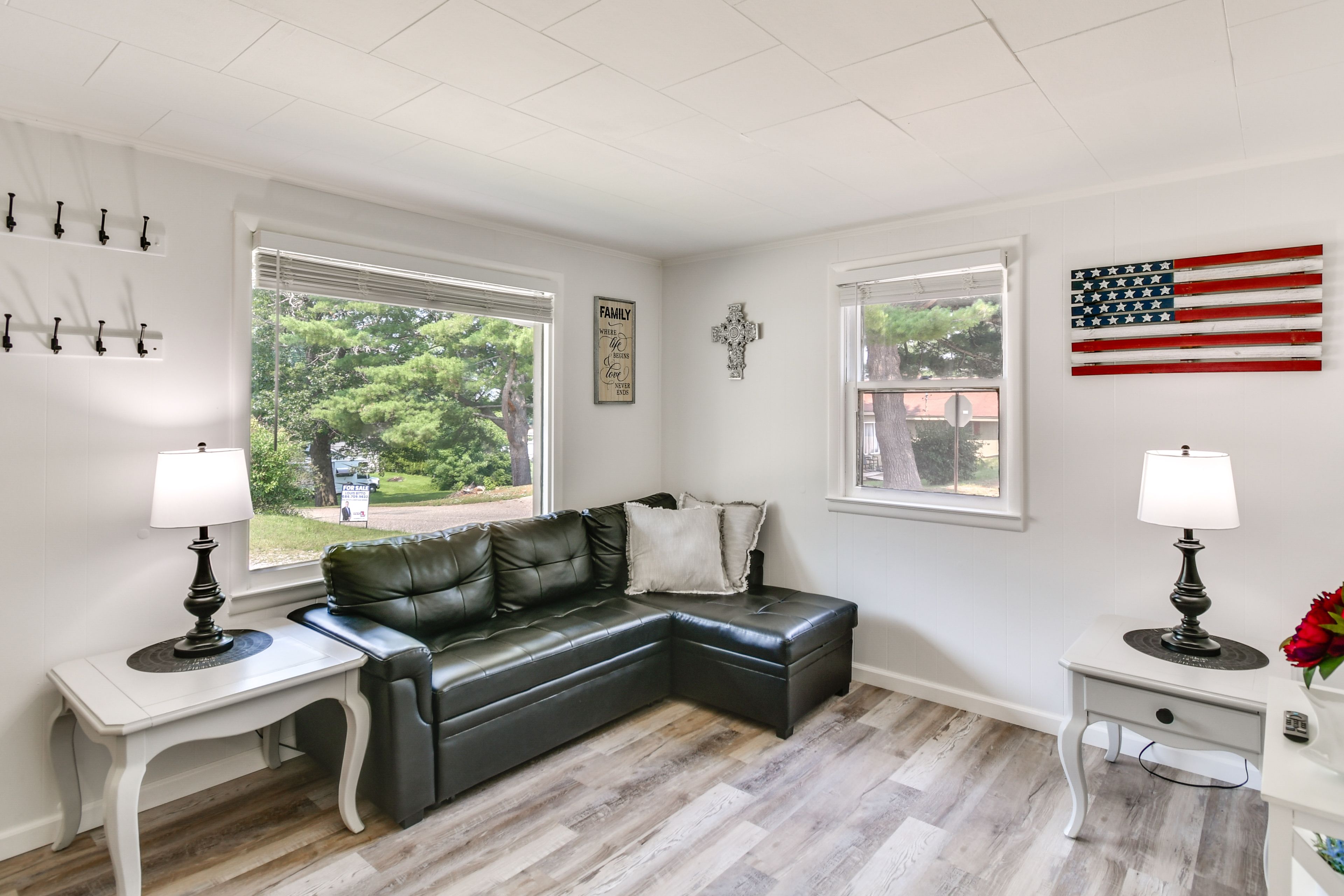 Living Room | Free WiFi | Furnace Heat