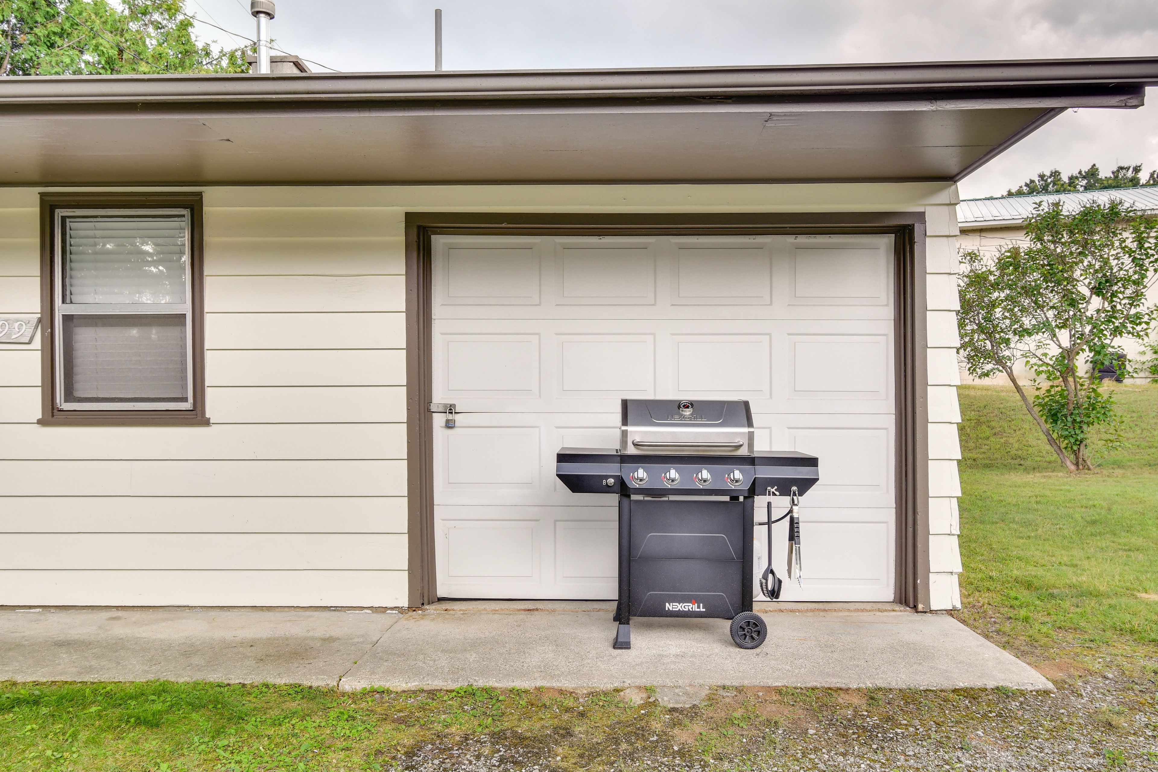 Shared Amenities | Grill | Picnic Table