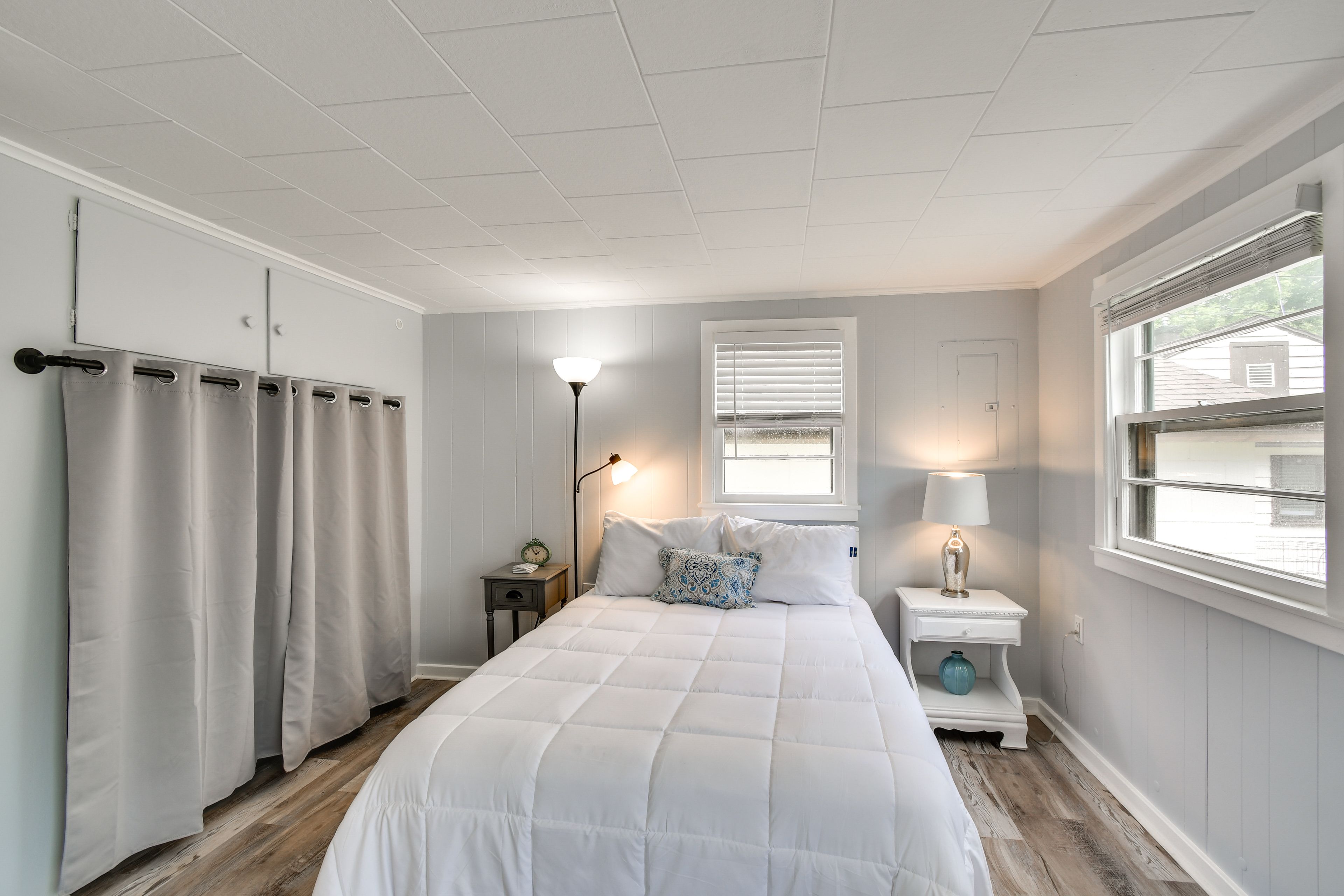 Studio | Full Bed