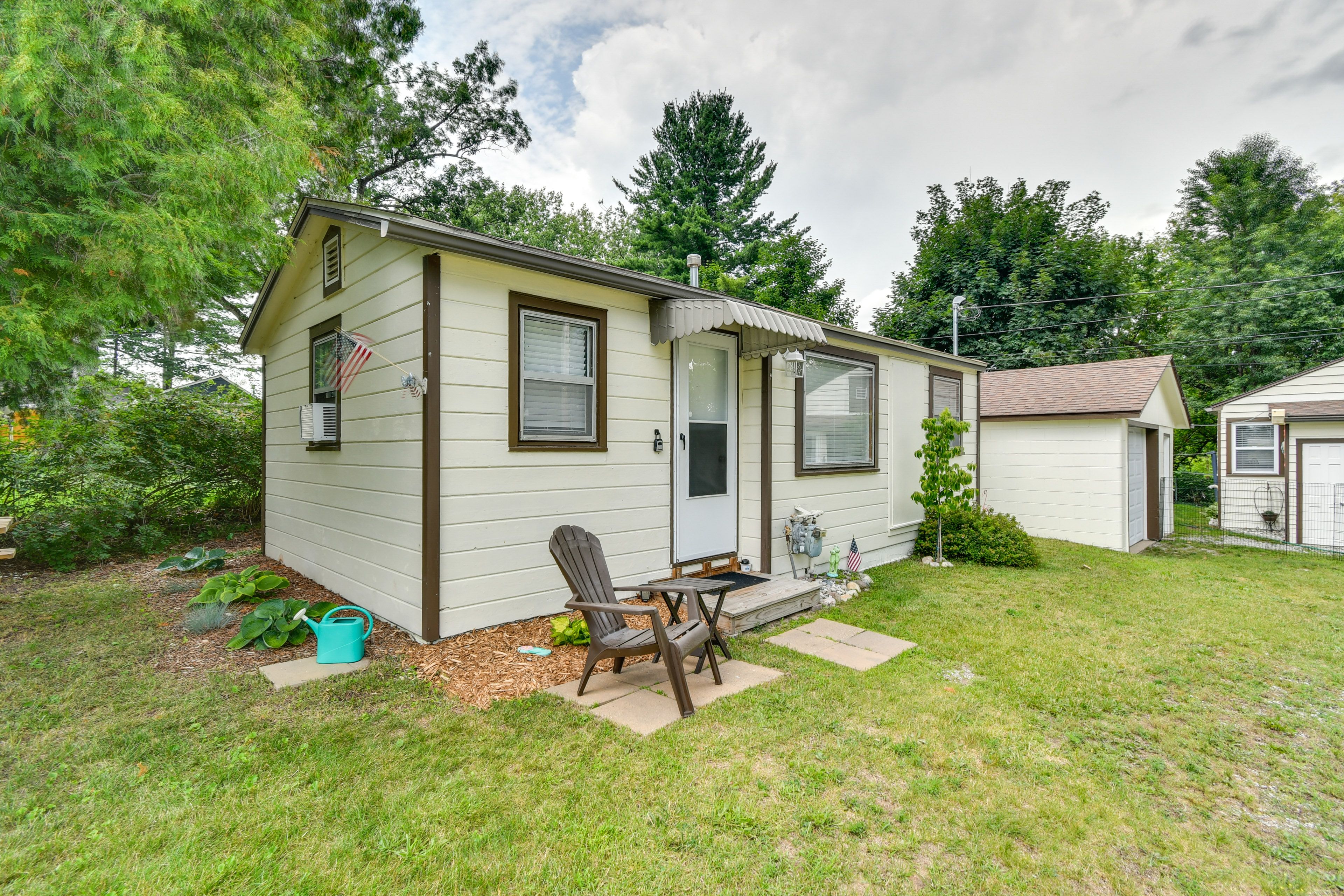 Exterior | Parking | Driveway (1 Vehicle)