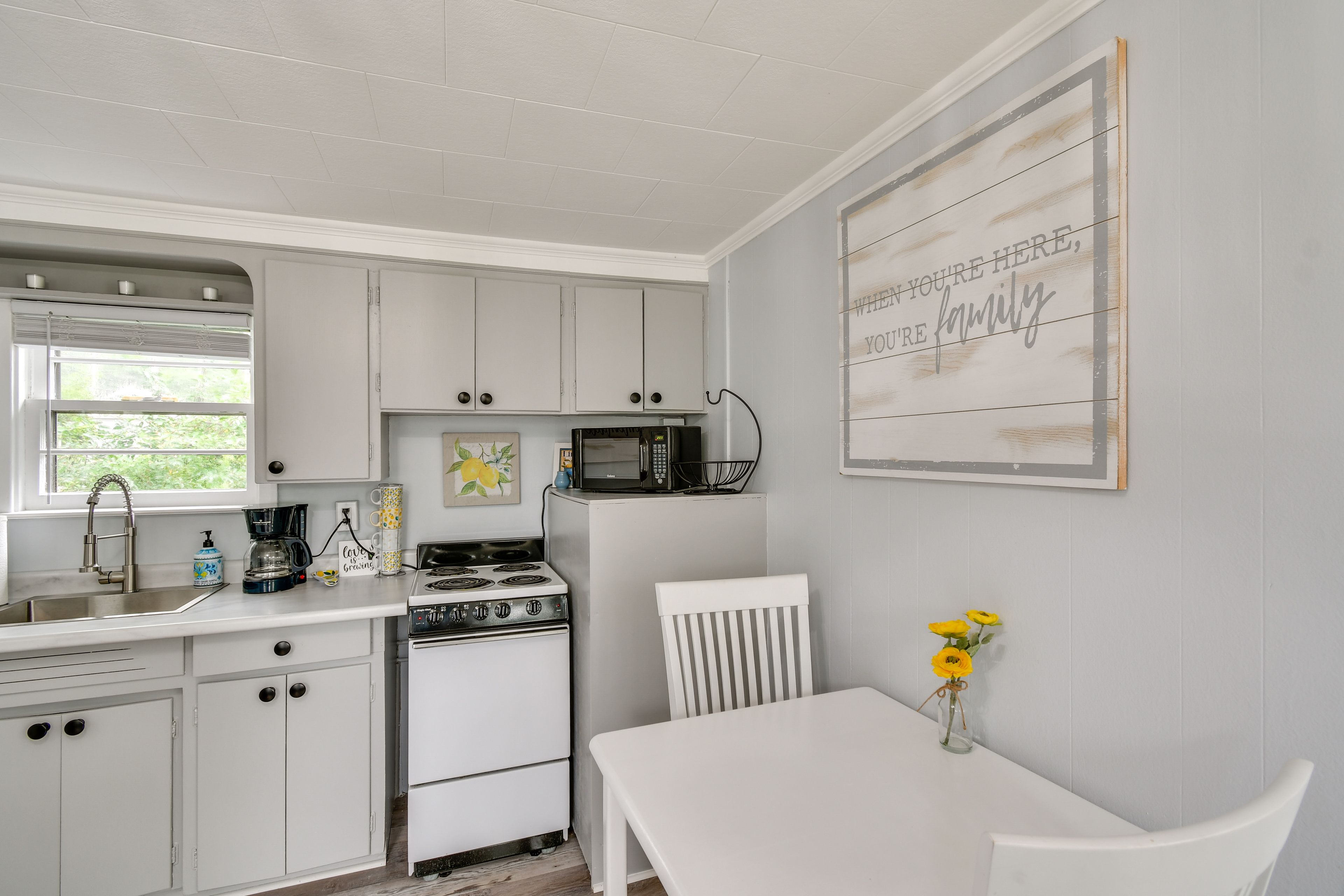 Kitchen | Dishware & Flatware | Window A/C Unit