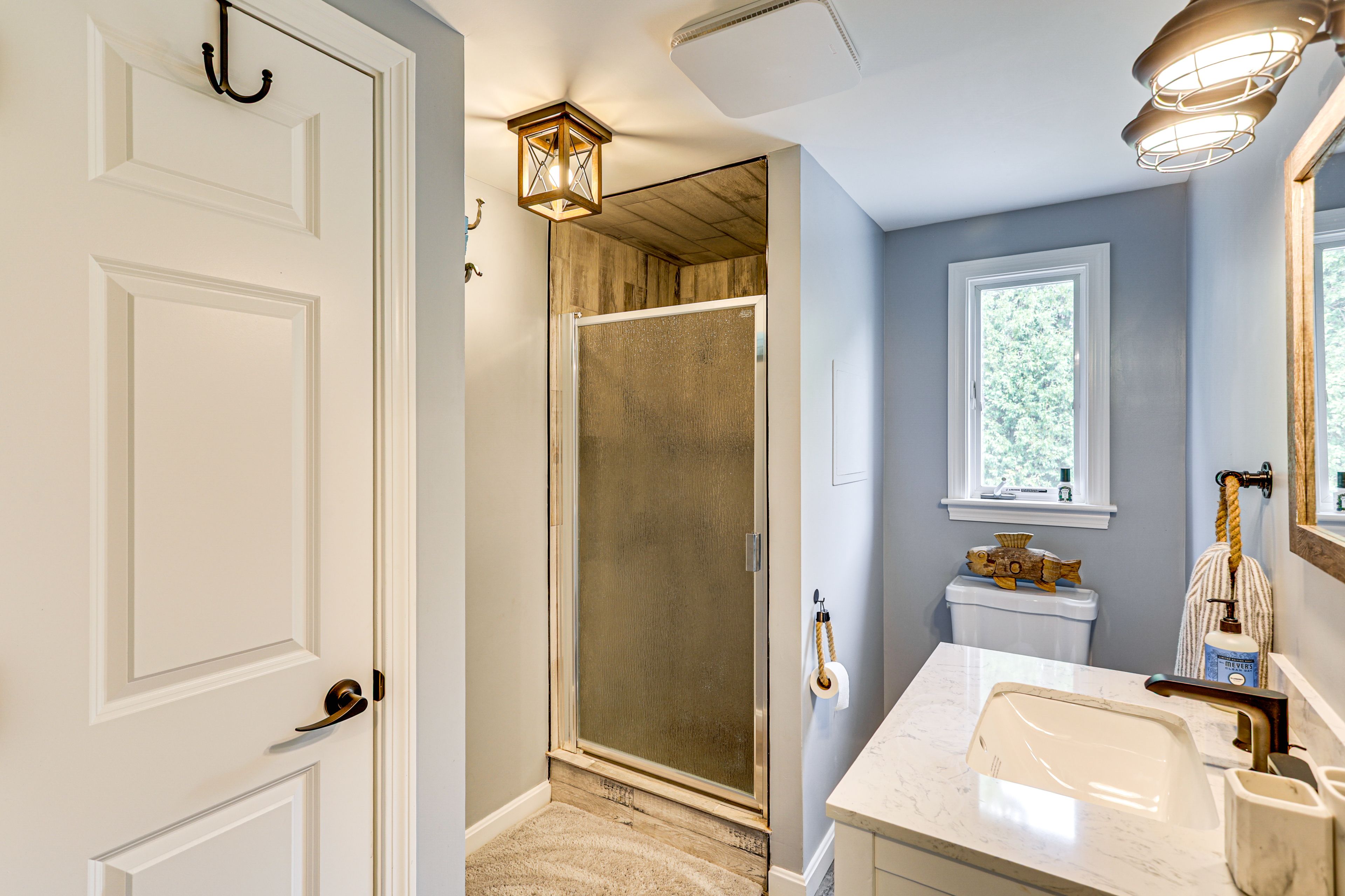 Full Bathroom | 2nd Floor