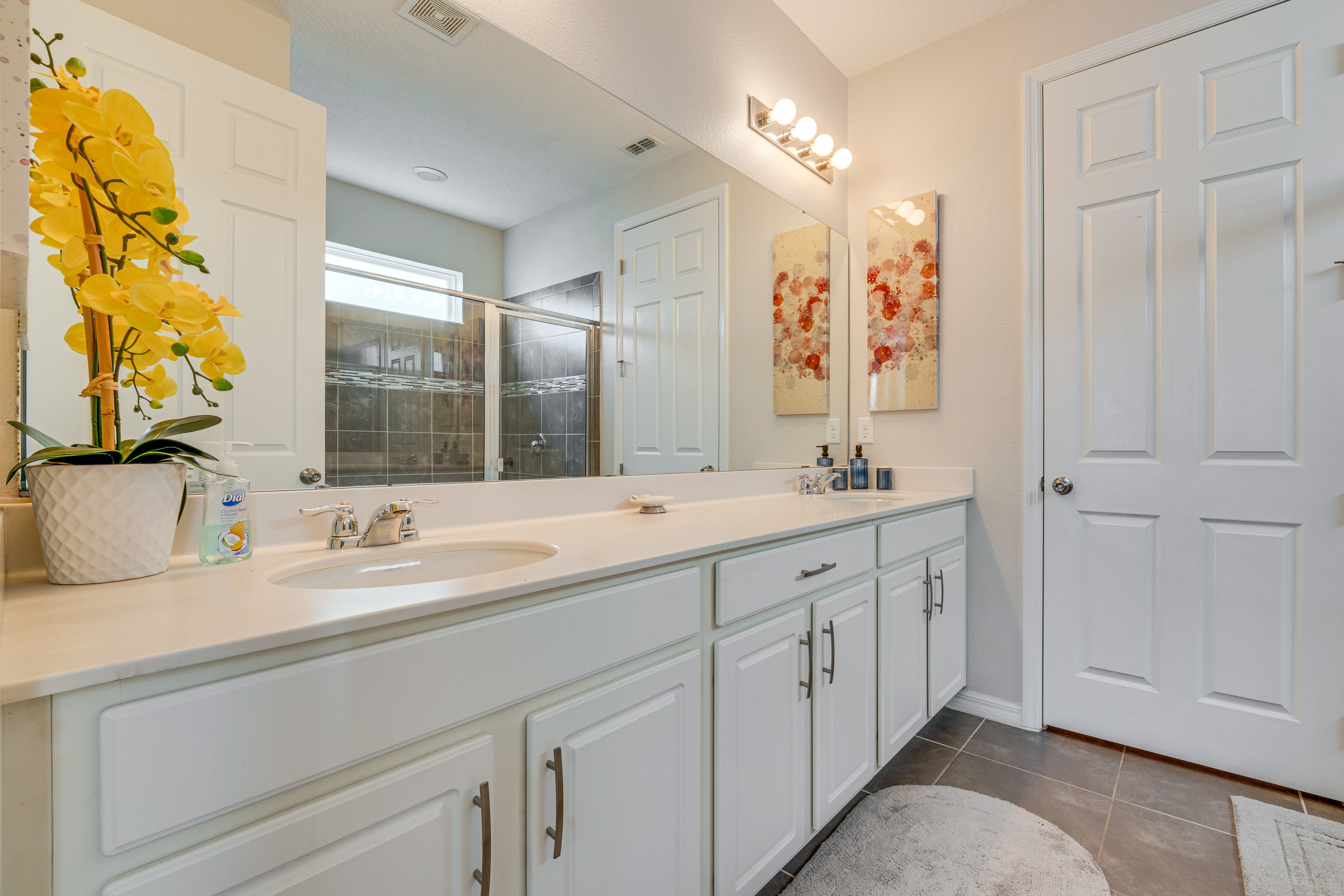 En-Suite Bathroom | 1st Floor | Towels Provided