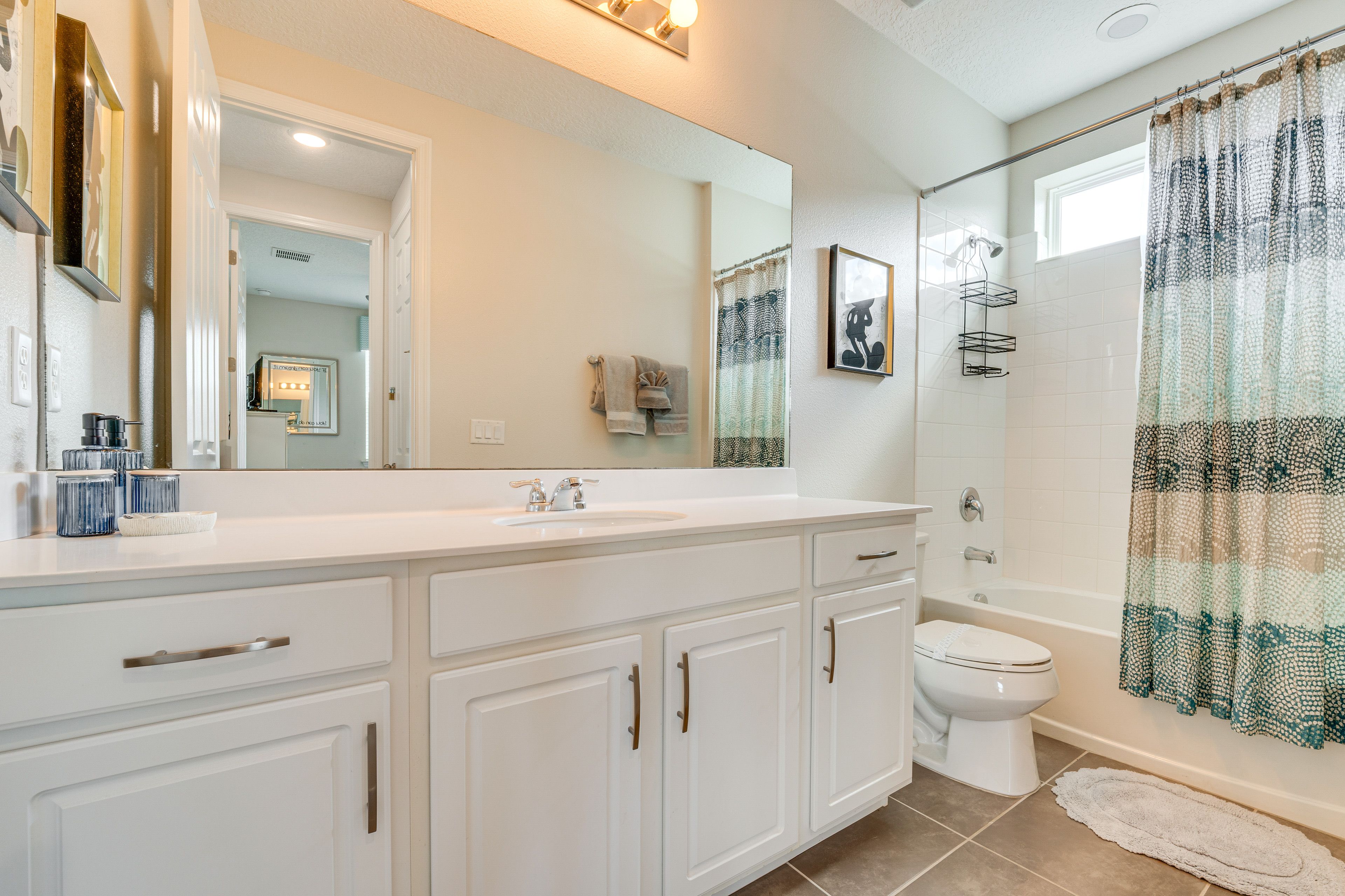 Full Bathroom | 2nd Floor