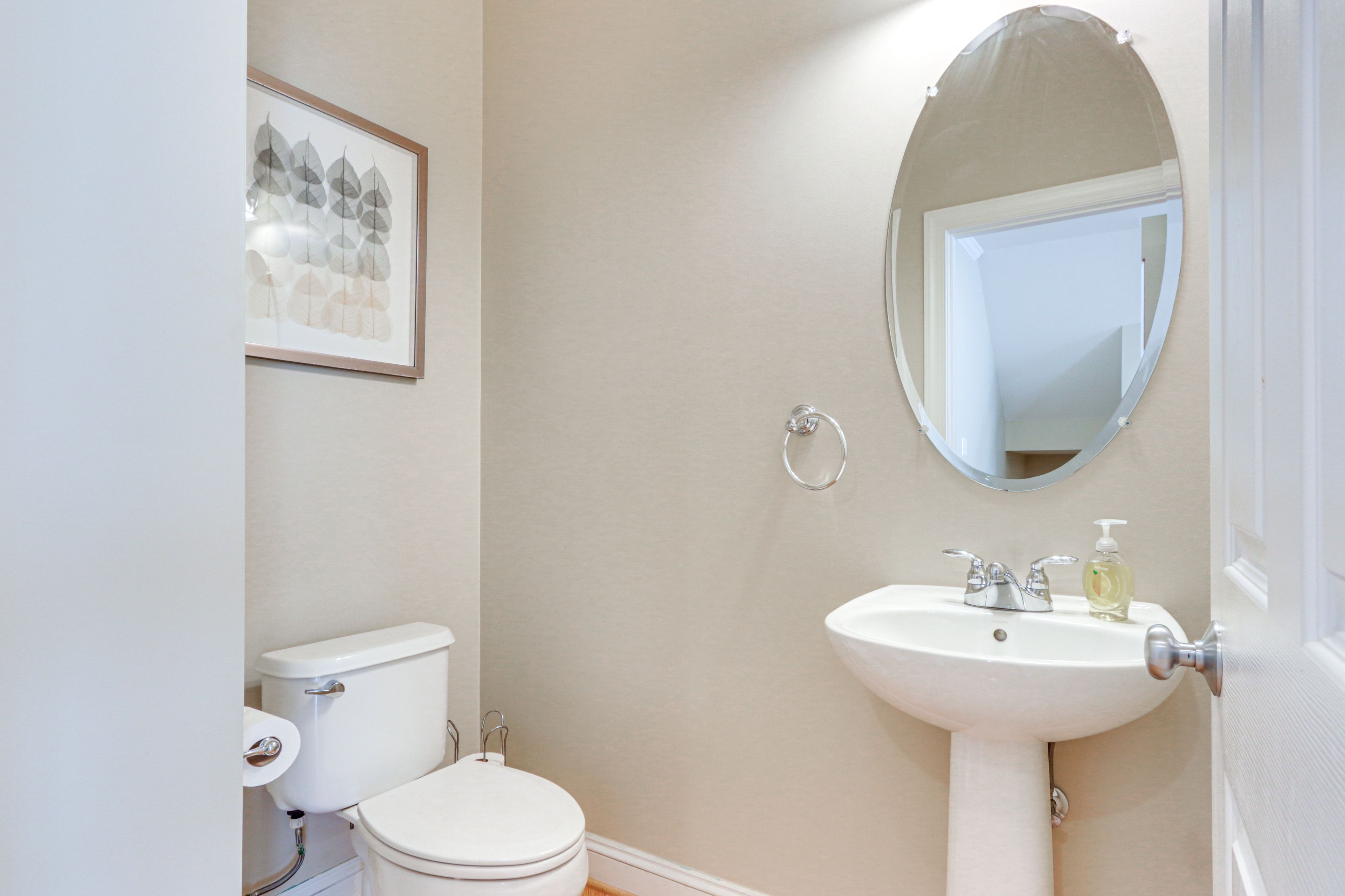 Half Bathroom | 1st Floor | Towels Provided