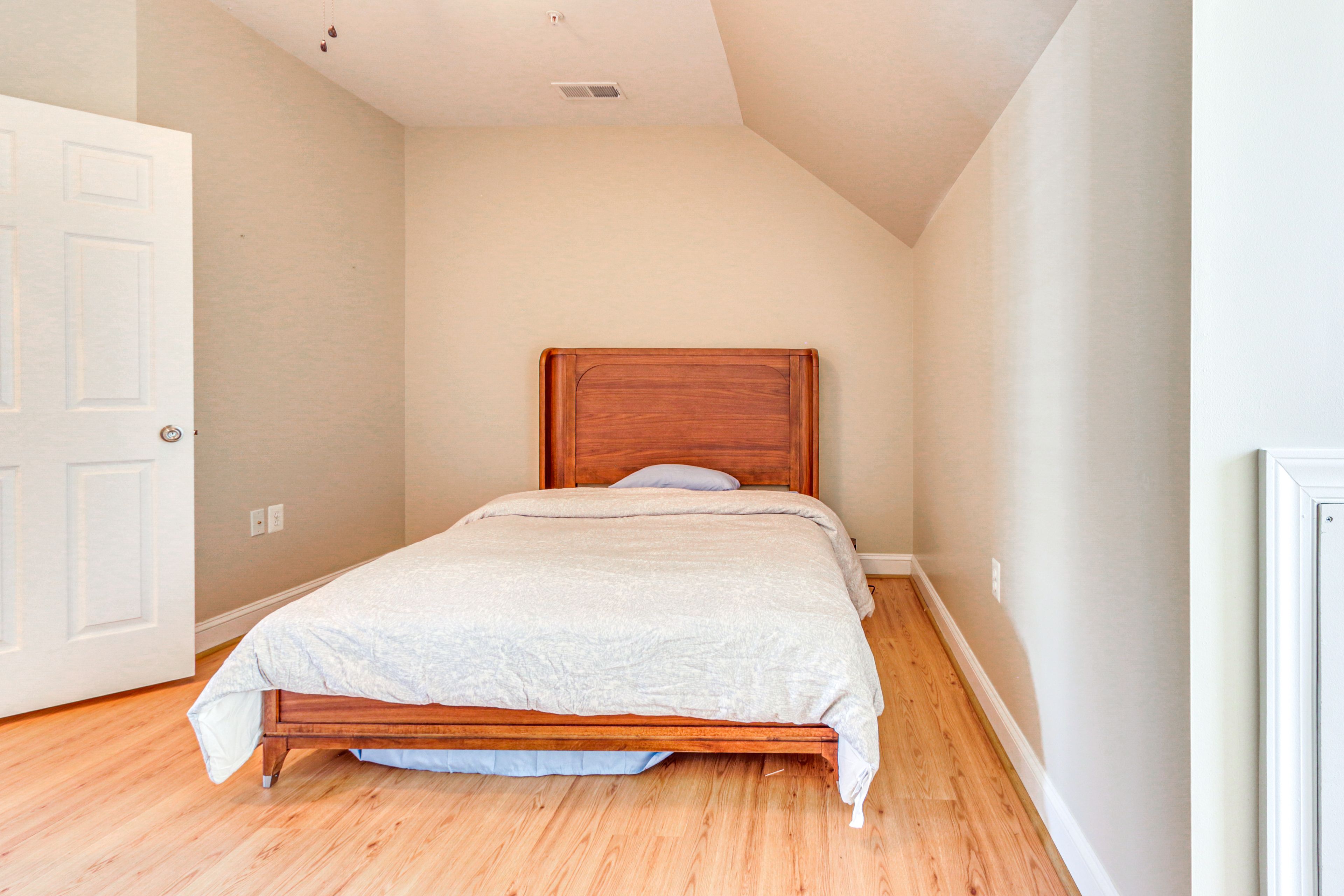 Bedroom 1 | Queen Bed | 2nd Floor | Linens Provided