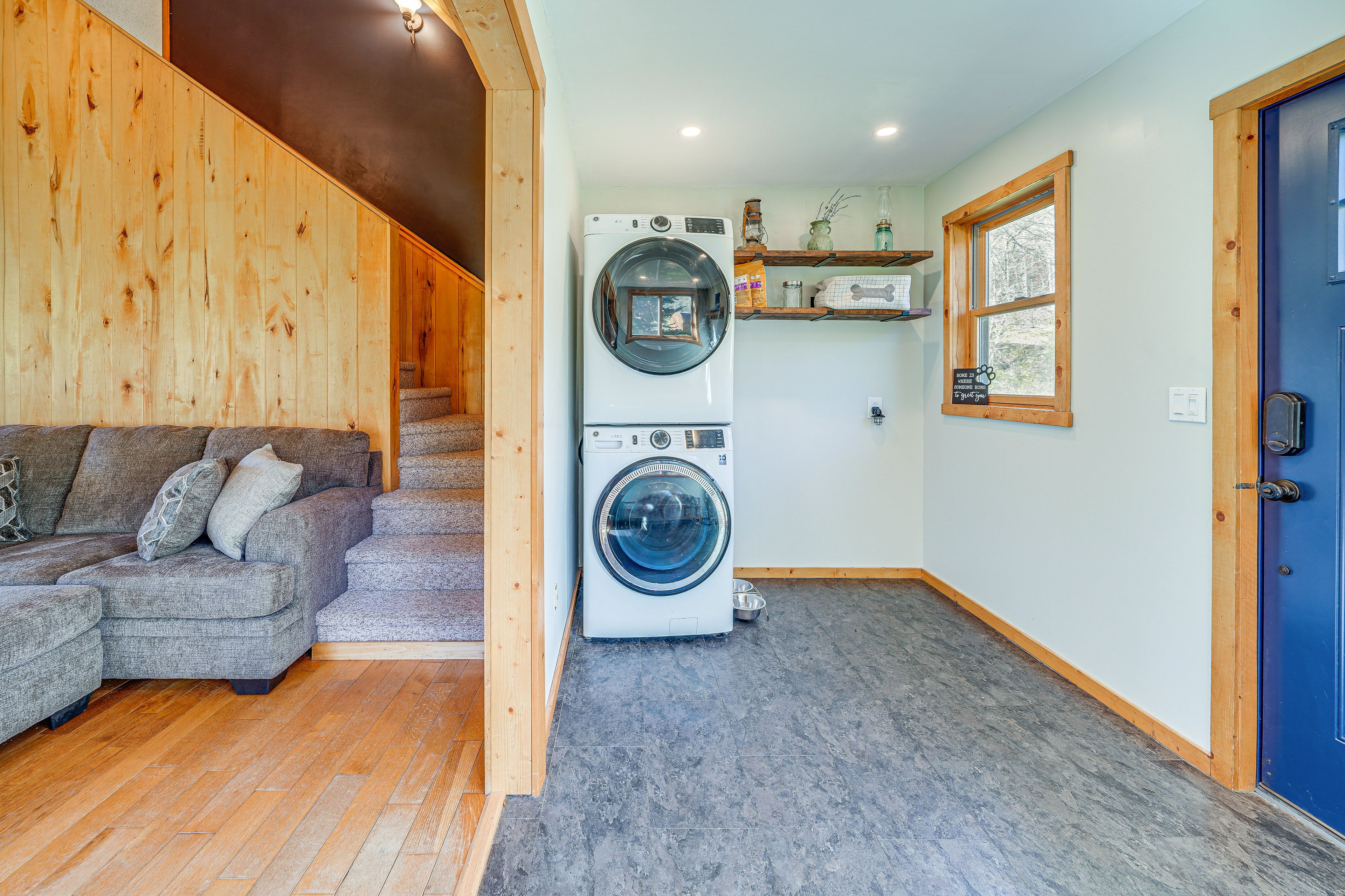 Mudroom | Washer/Dryer | 1st Floor