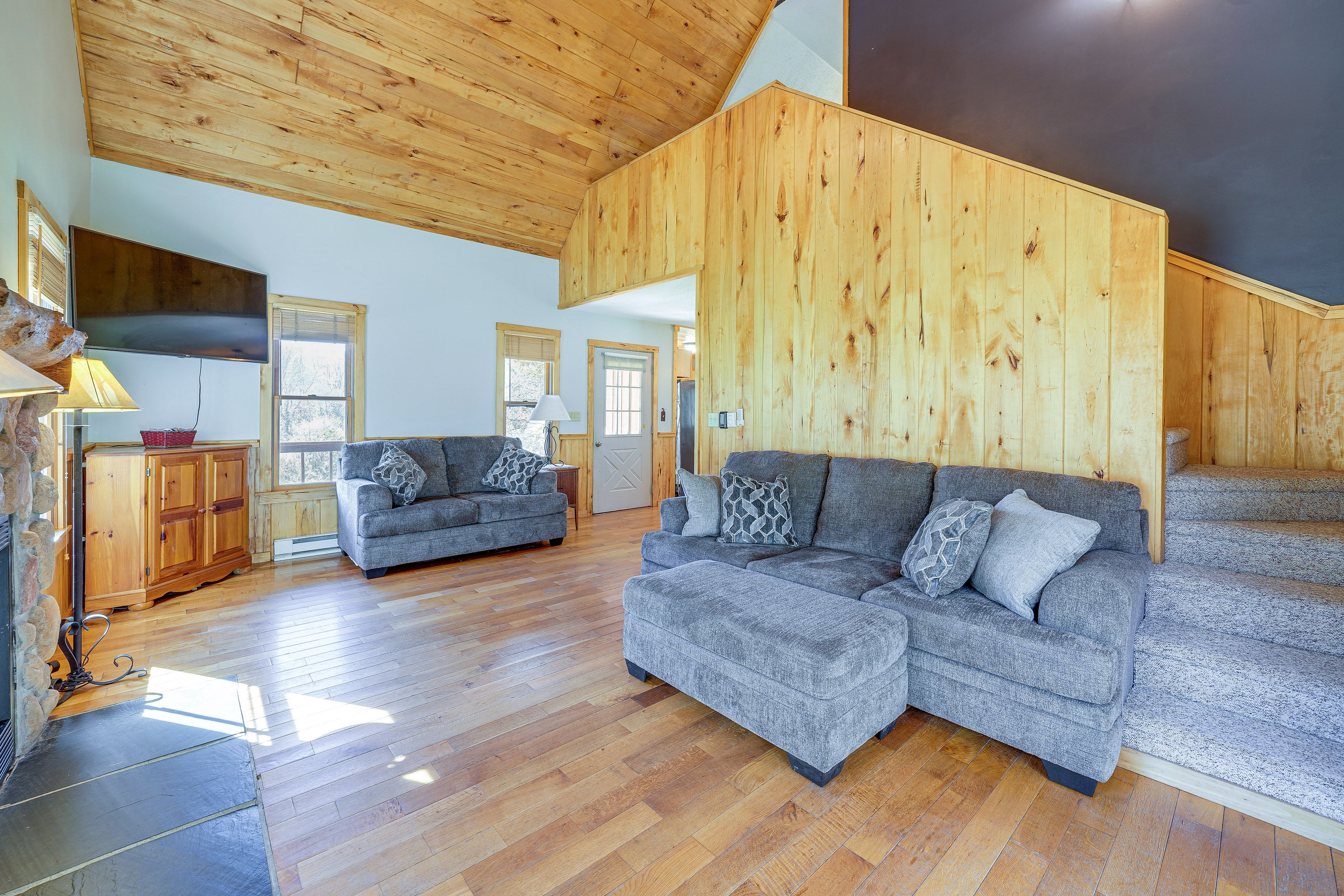 Living Room | Gas Fireplace | Flat-Screen TV