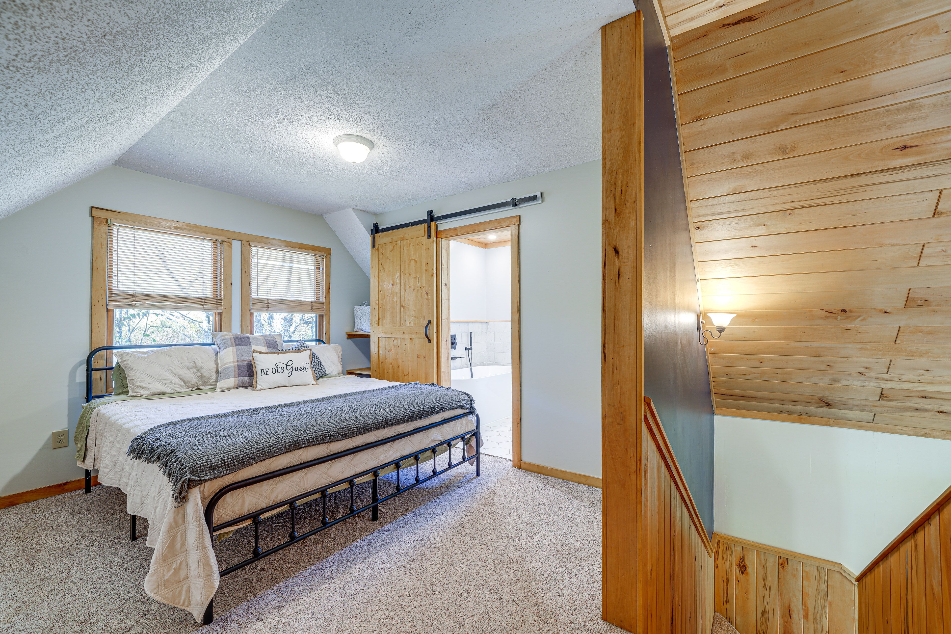 Loft | King Bed | 2nd Floor