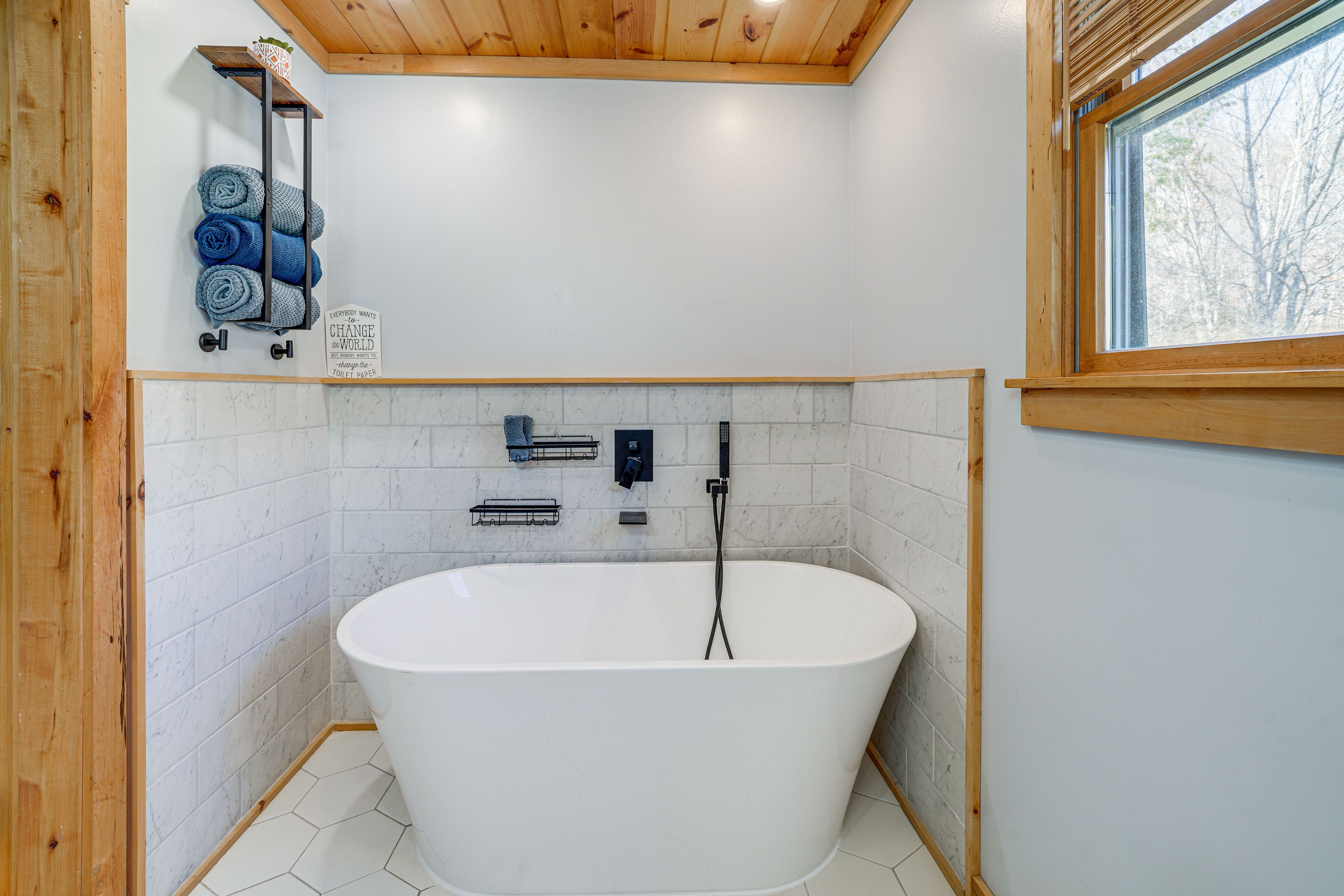 Bathroom | 2nd Floor