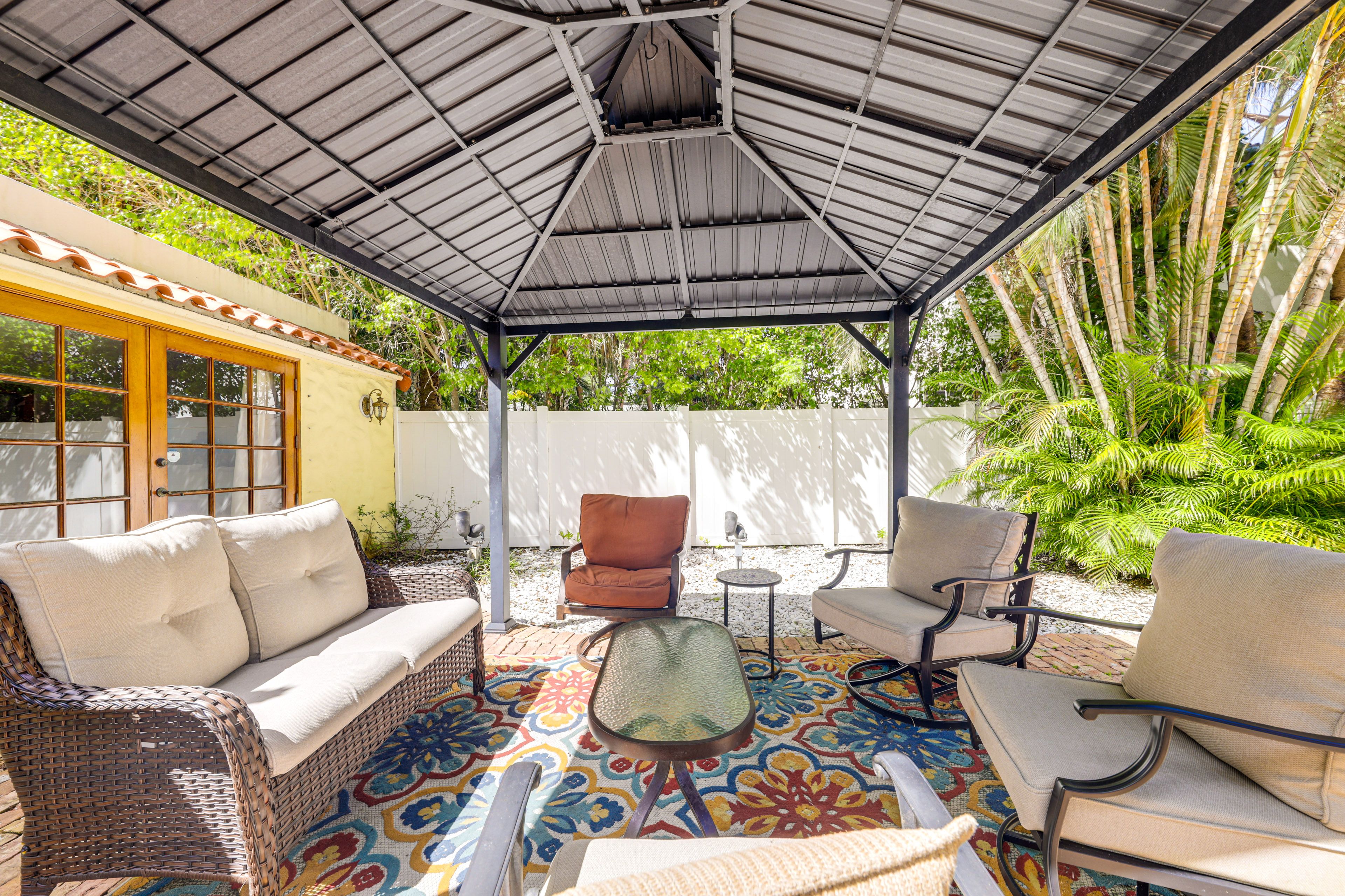Private Courtyard | Gazebo