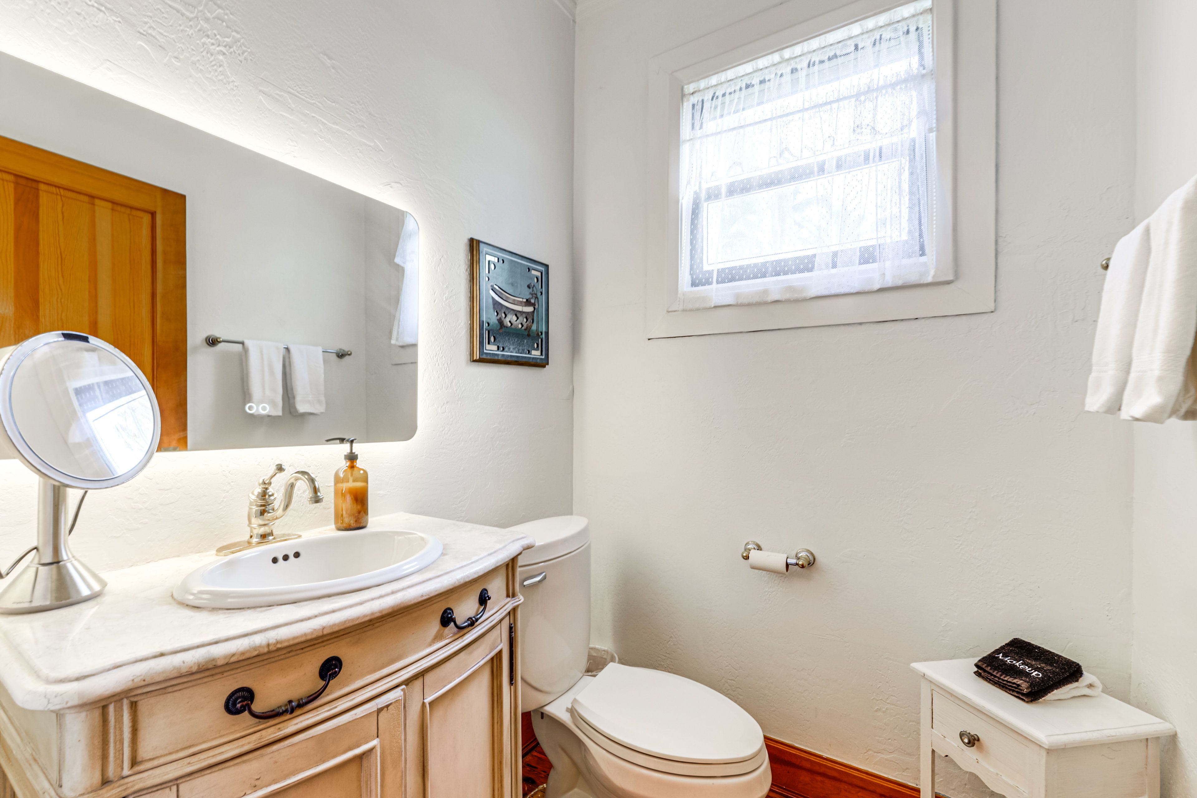 Half Bathroom | 1st Floor