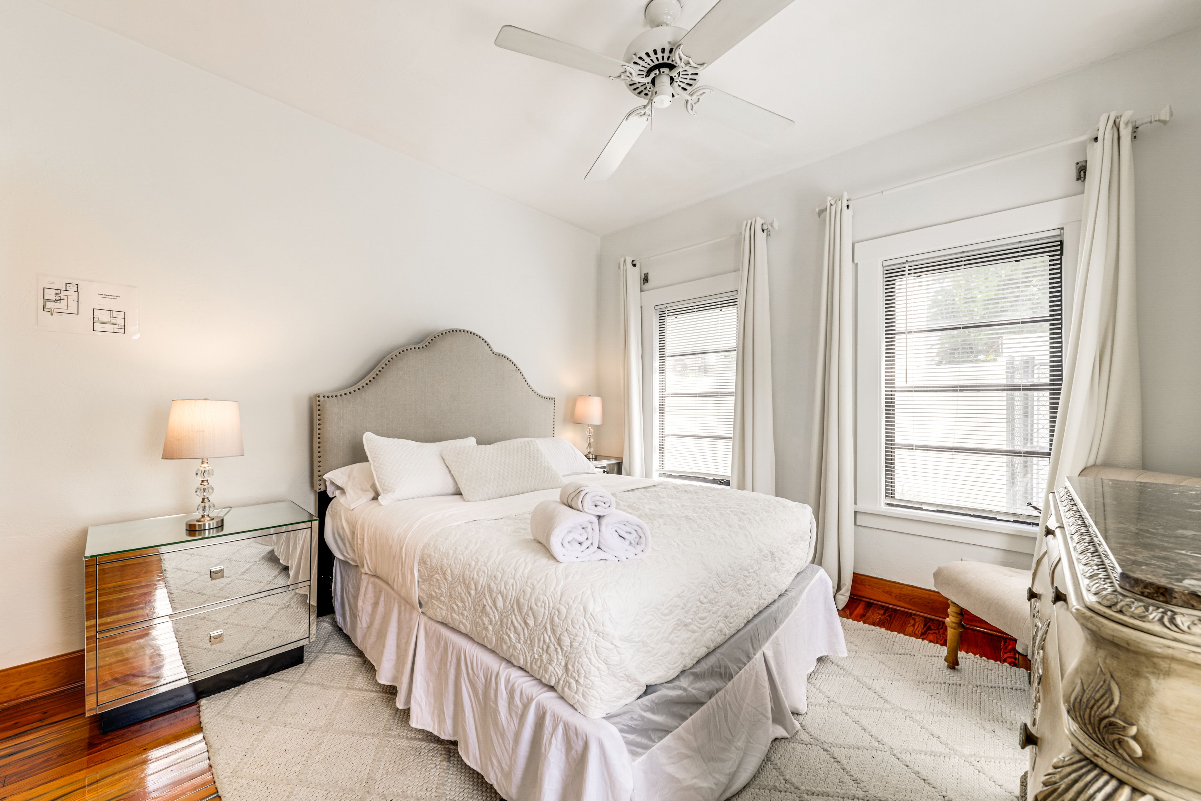 Bedroom 1 | Queen Bed | Linens Provided | 1st Floor