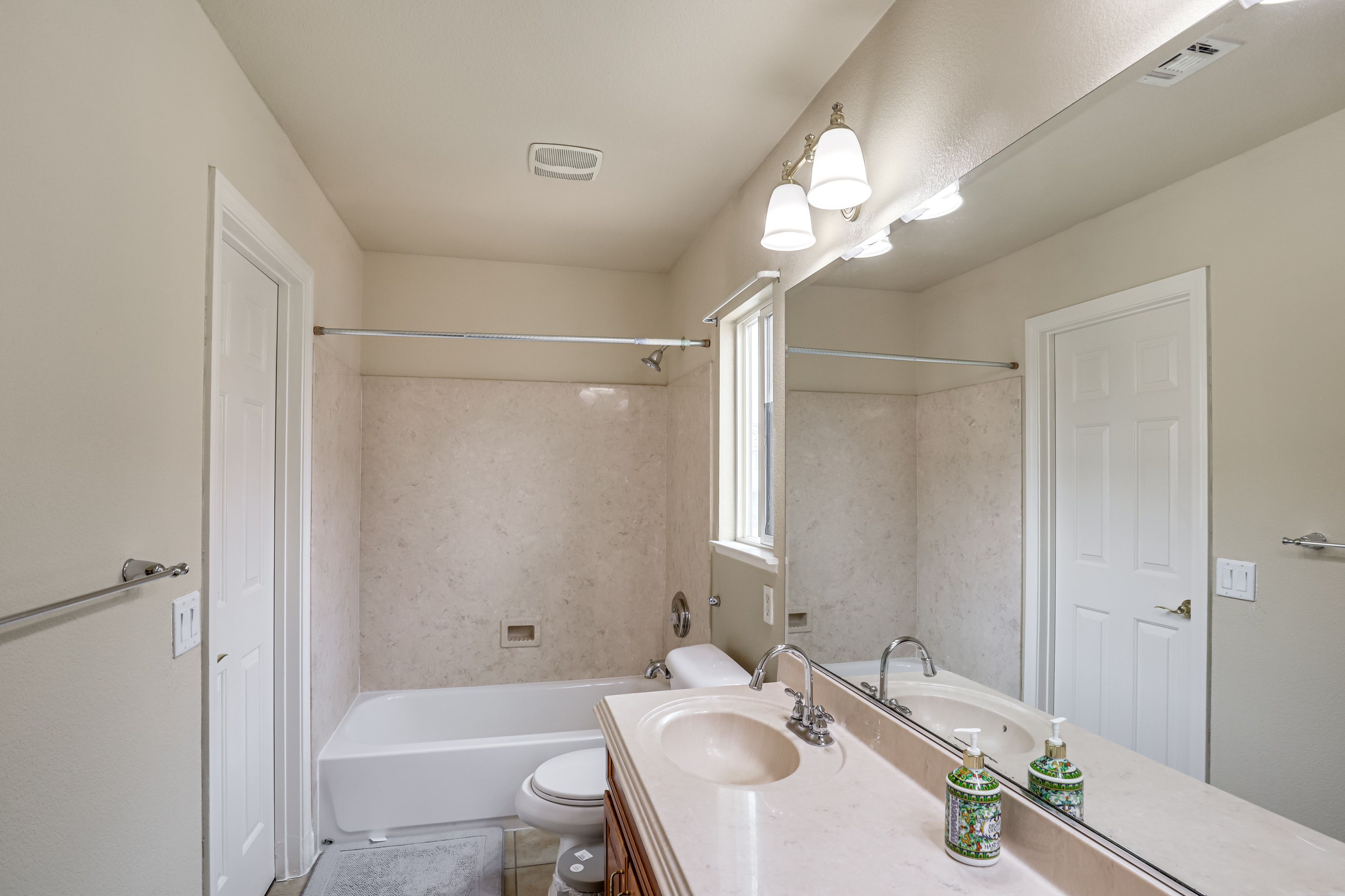 Bathroom | 2nd Floor