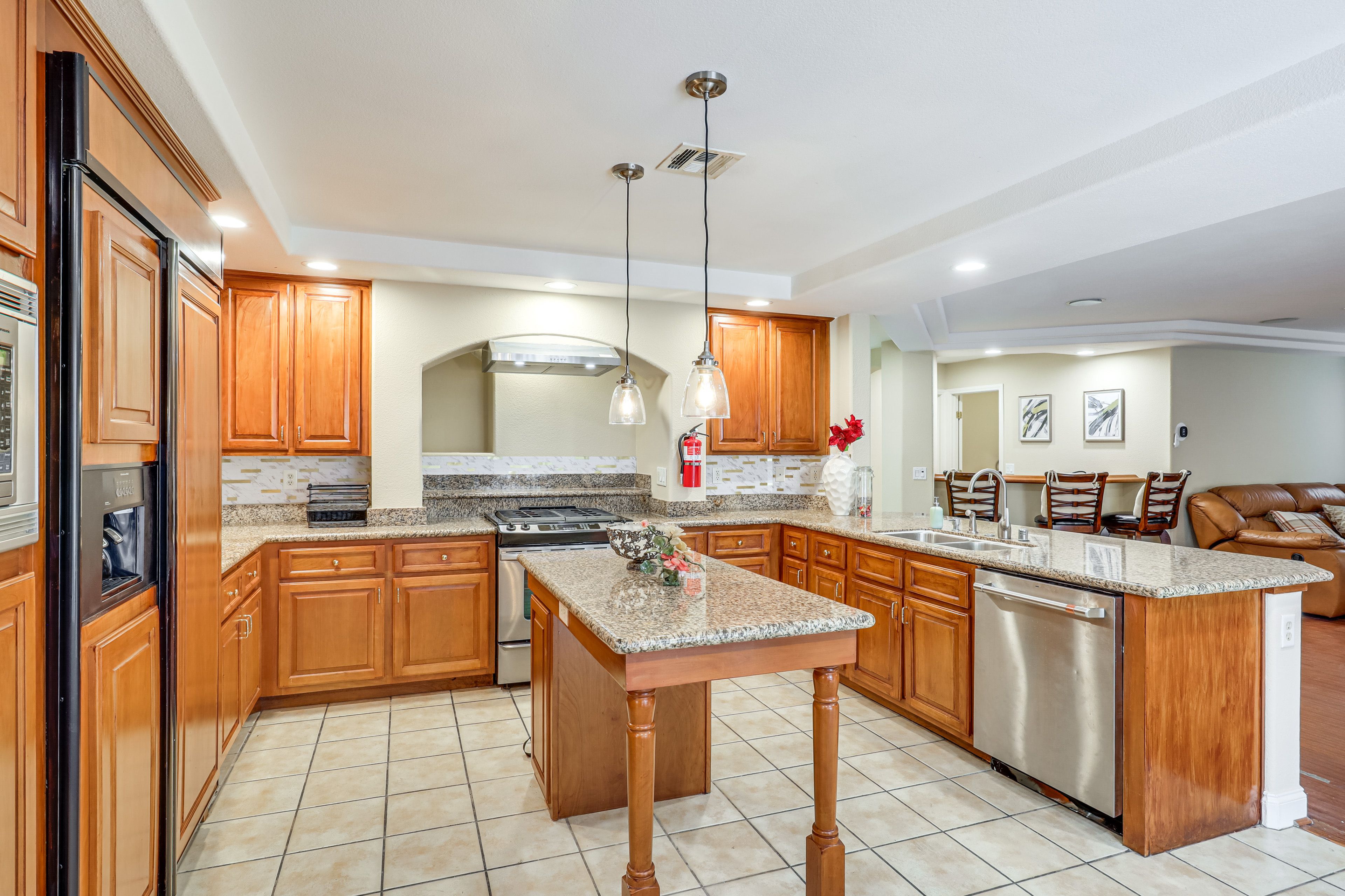 Kitchen | Microwave | Refrigerator