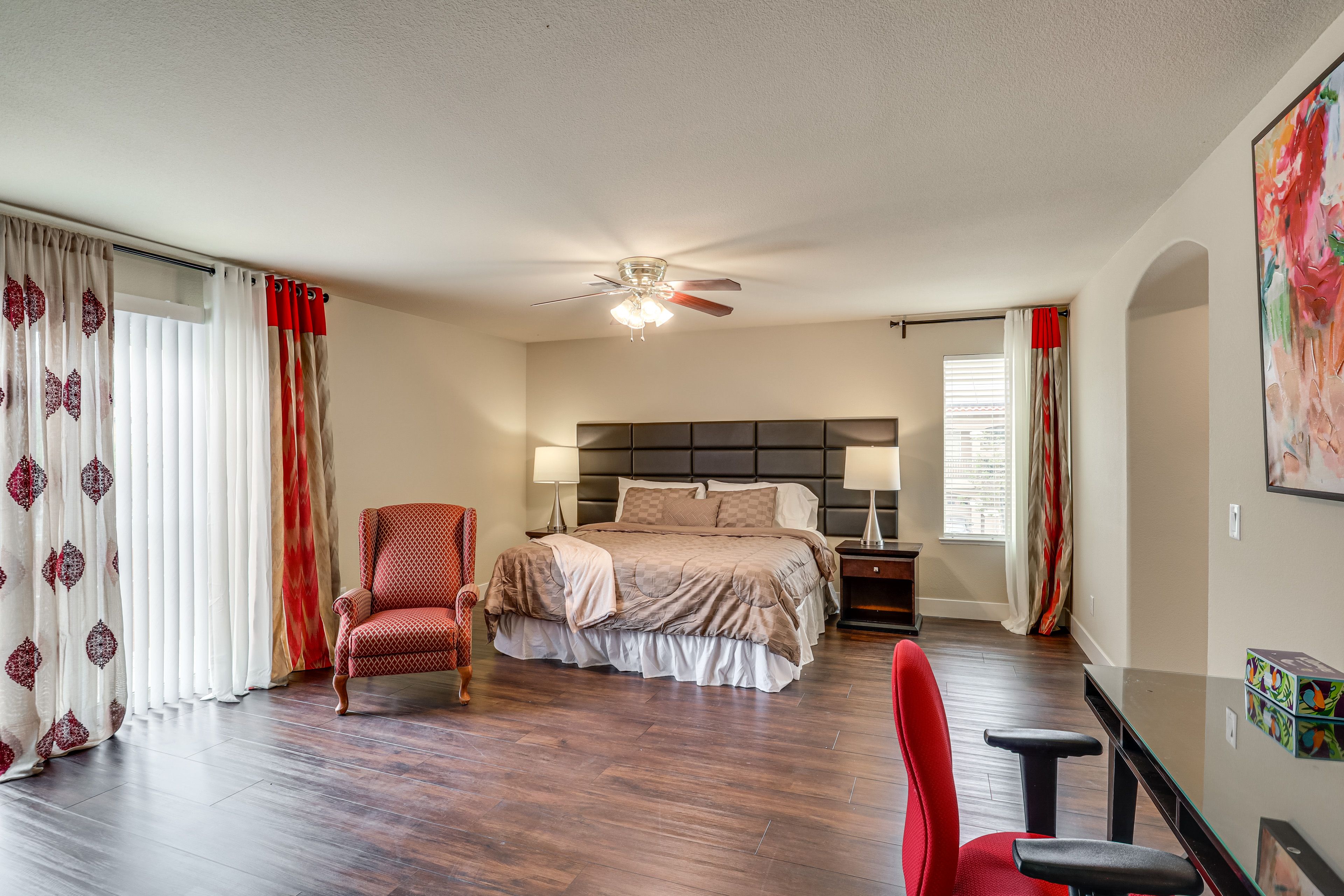 Bedroom 1 | King Bed | Smart TV | Workspace | 1st Floor