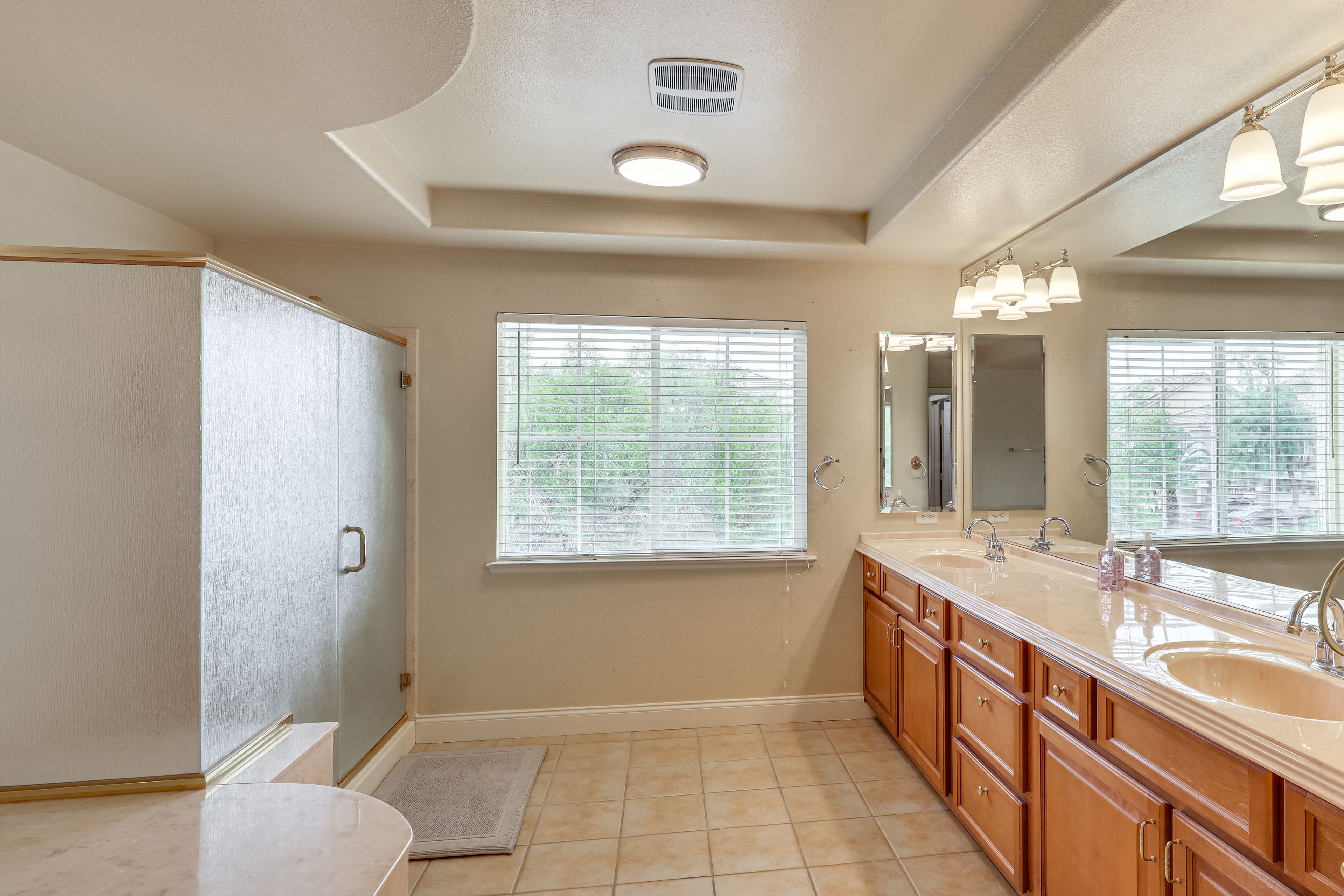 Bathroom | Jetted Tub | Double Sinks | 1st Floor