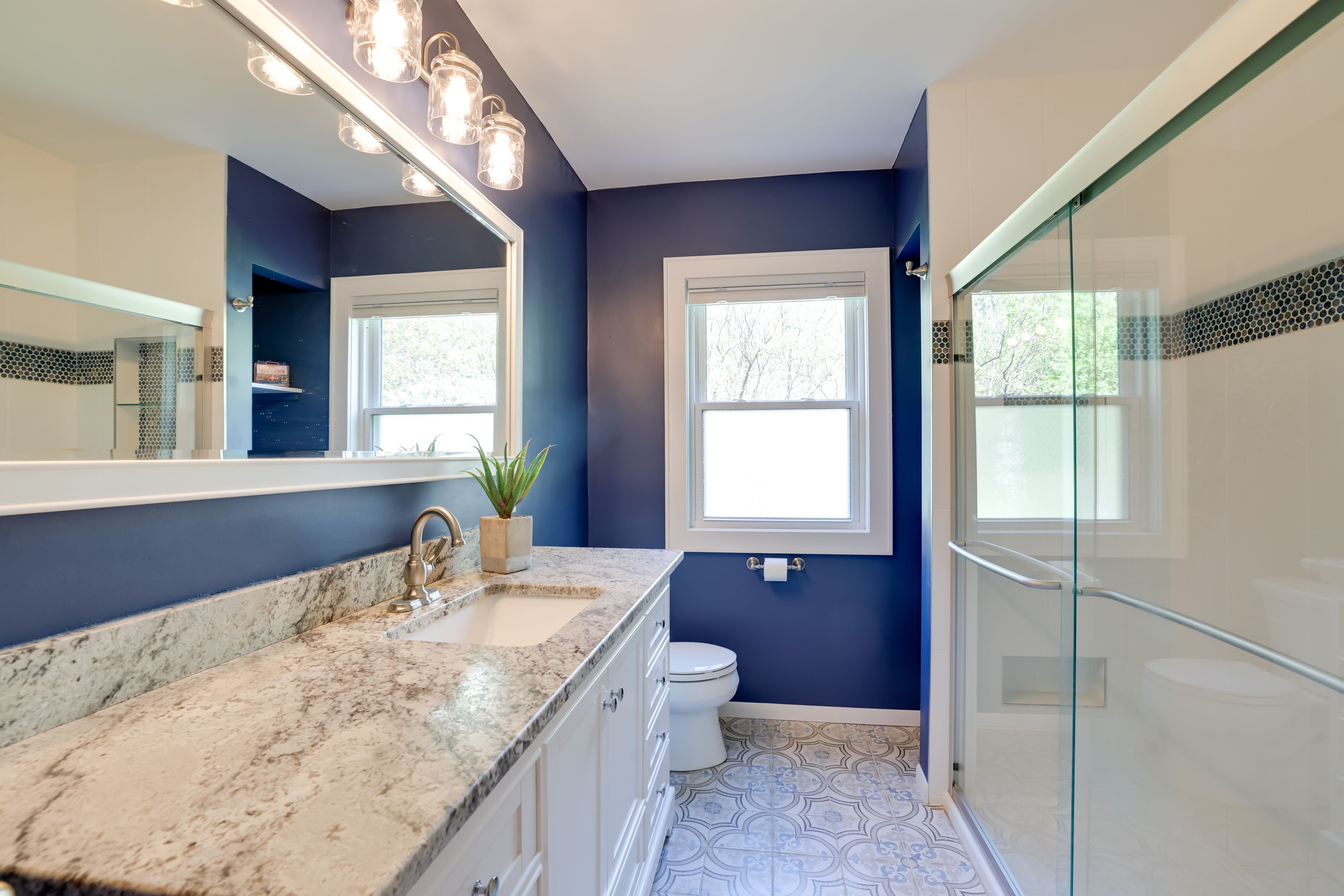 Full Bathroom | Towels Provided