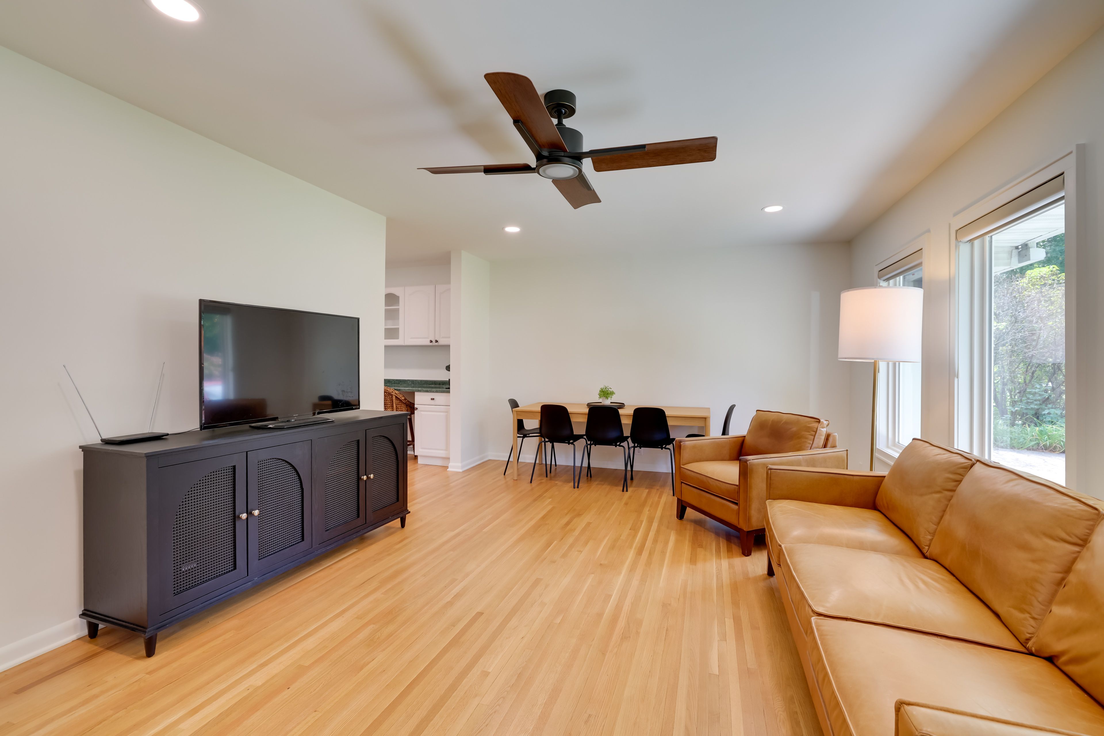Living Room | Free WiFi | Smart TV