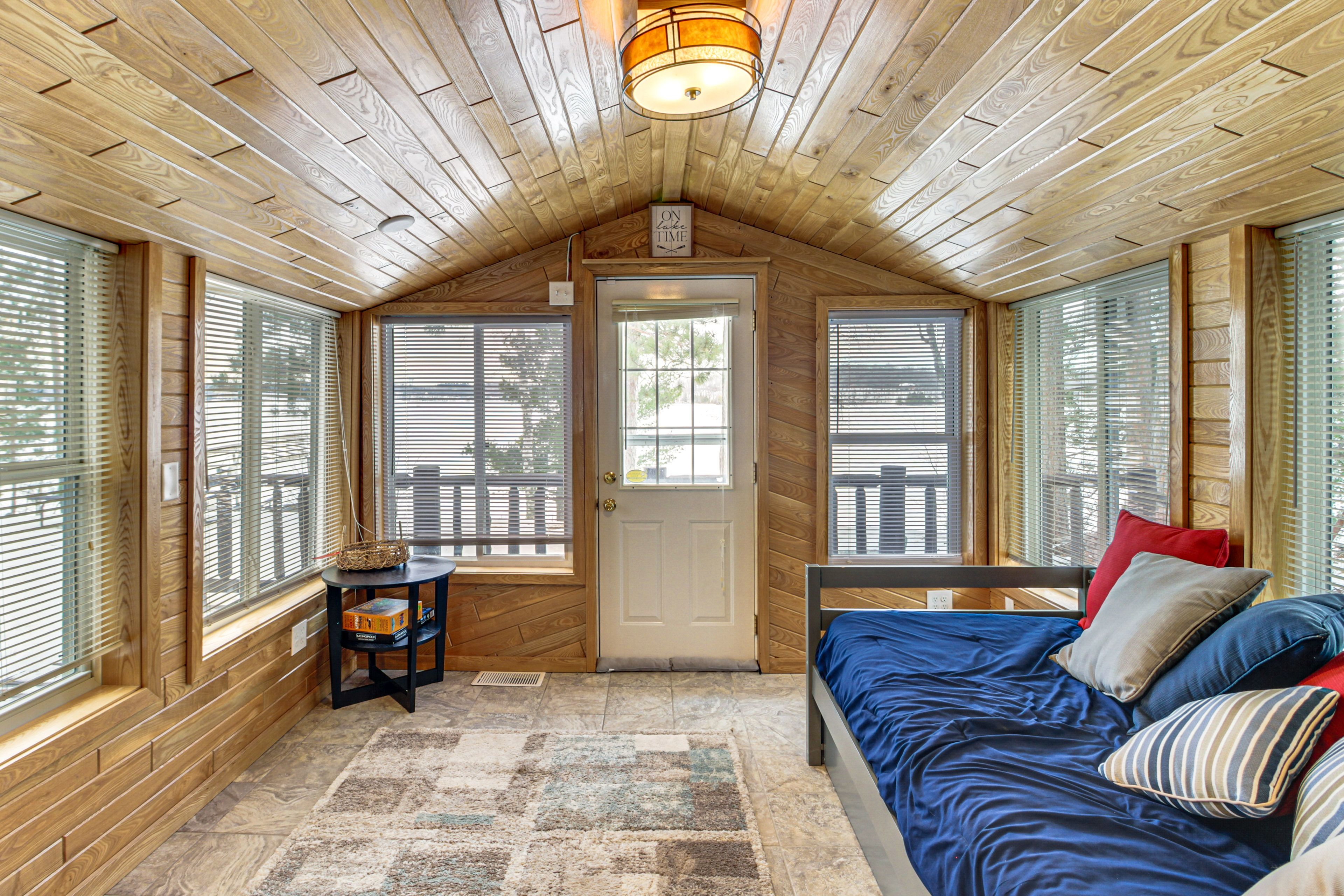 Sunroom | Twin Daybed w/ Twin Trundle