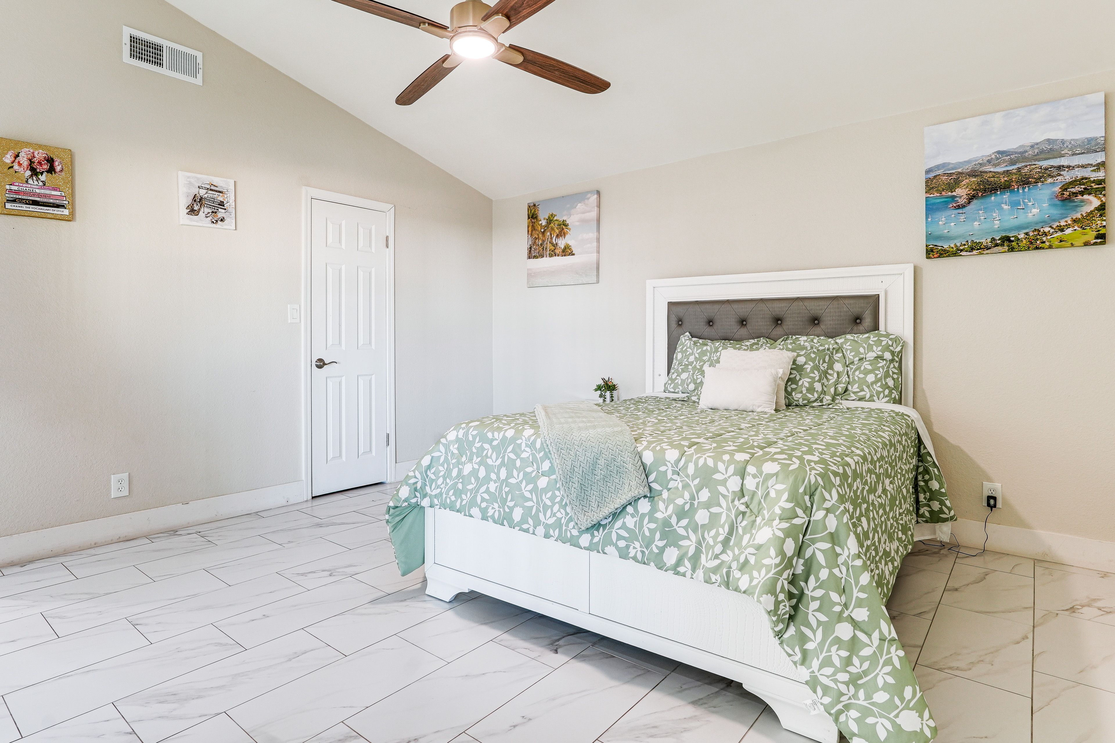 Bedroom 1 | King Bed