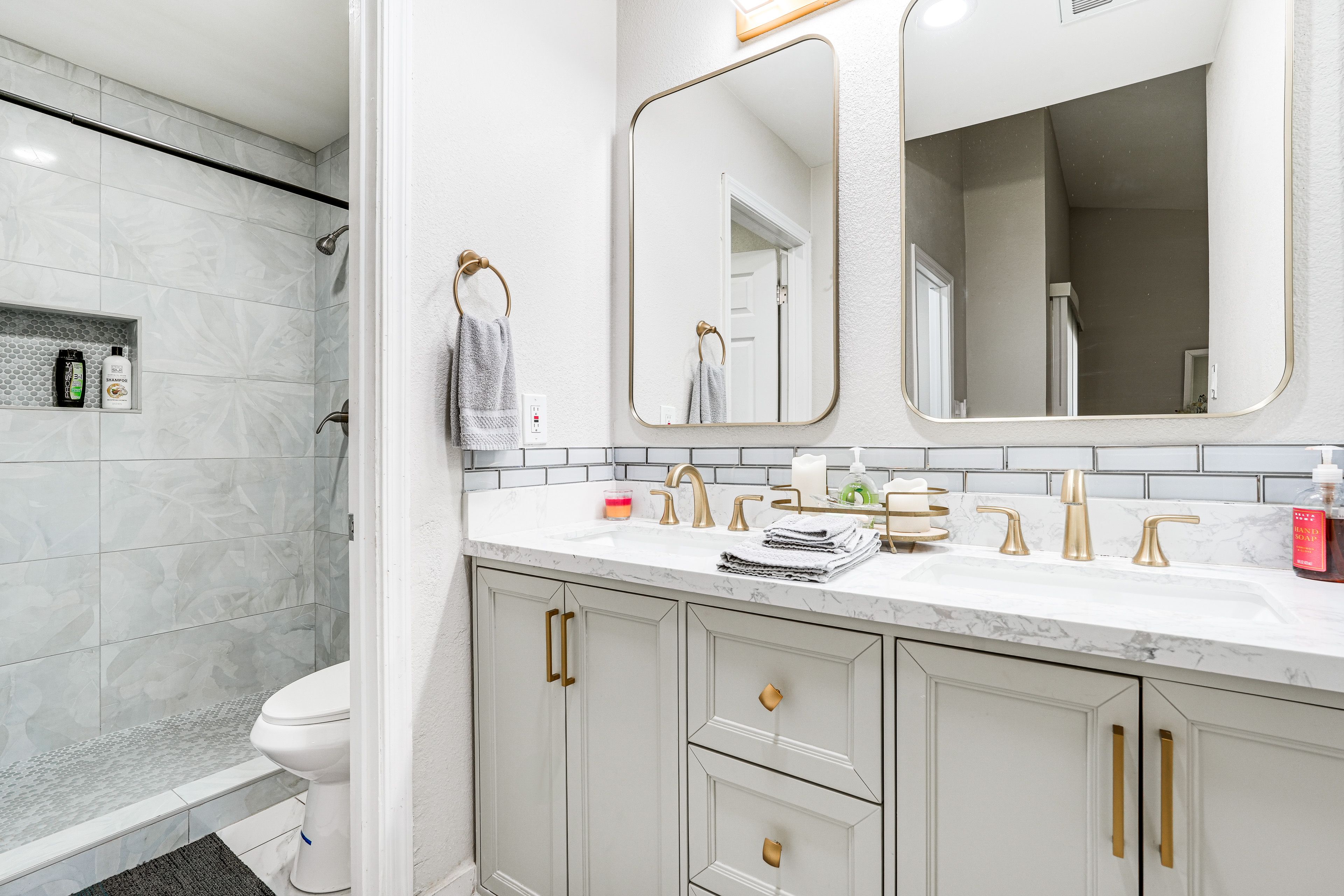 En-Suite Bathroom | Towels Provided
