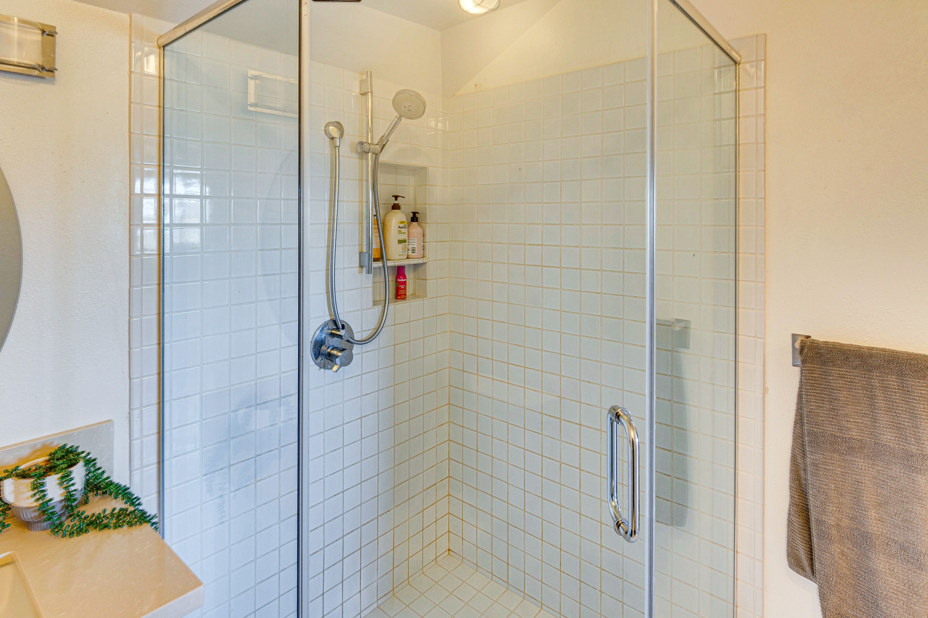 Bathroom | 2nd Floor