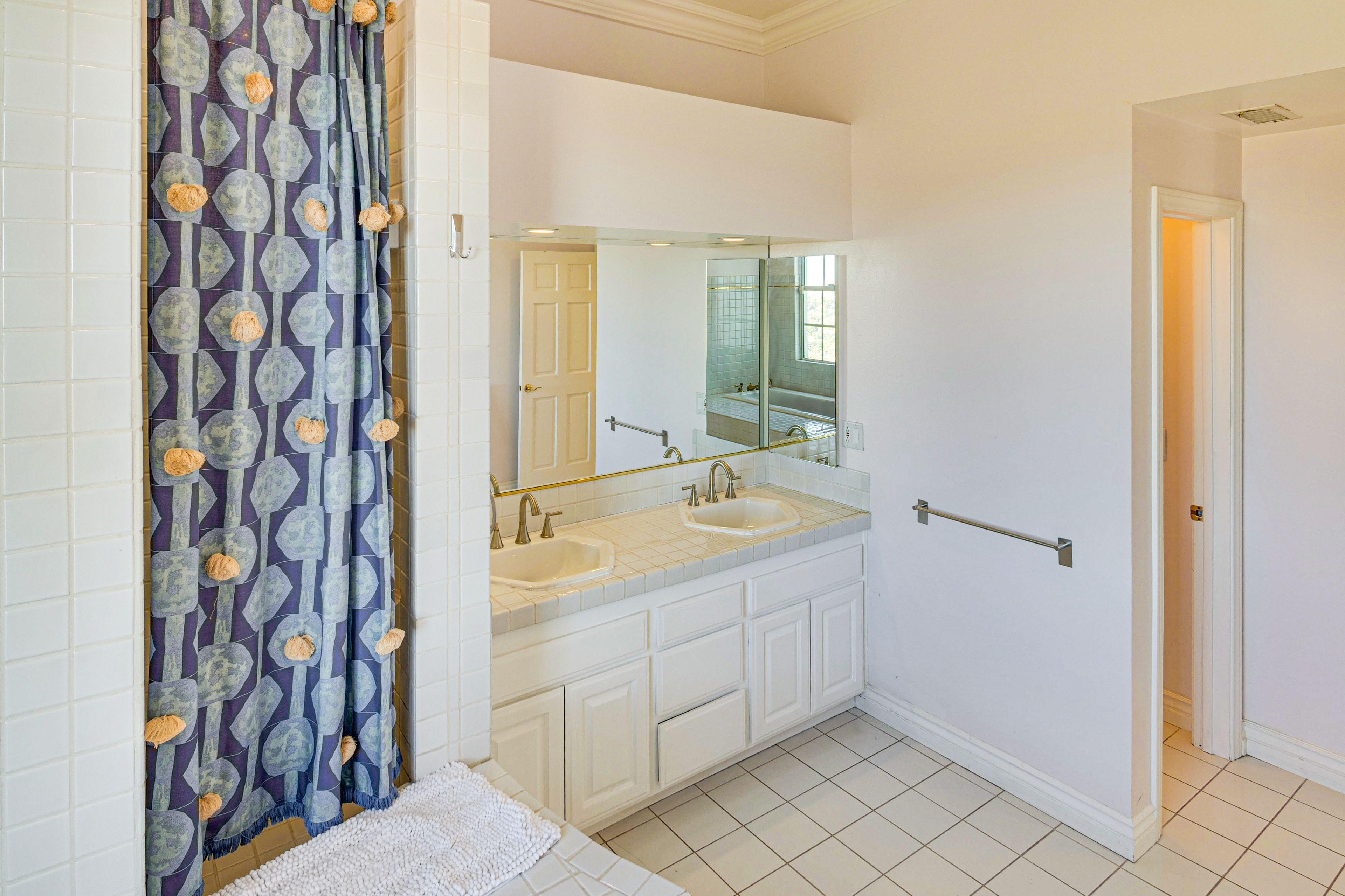 Bathroom | 1st Floor