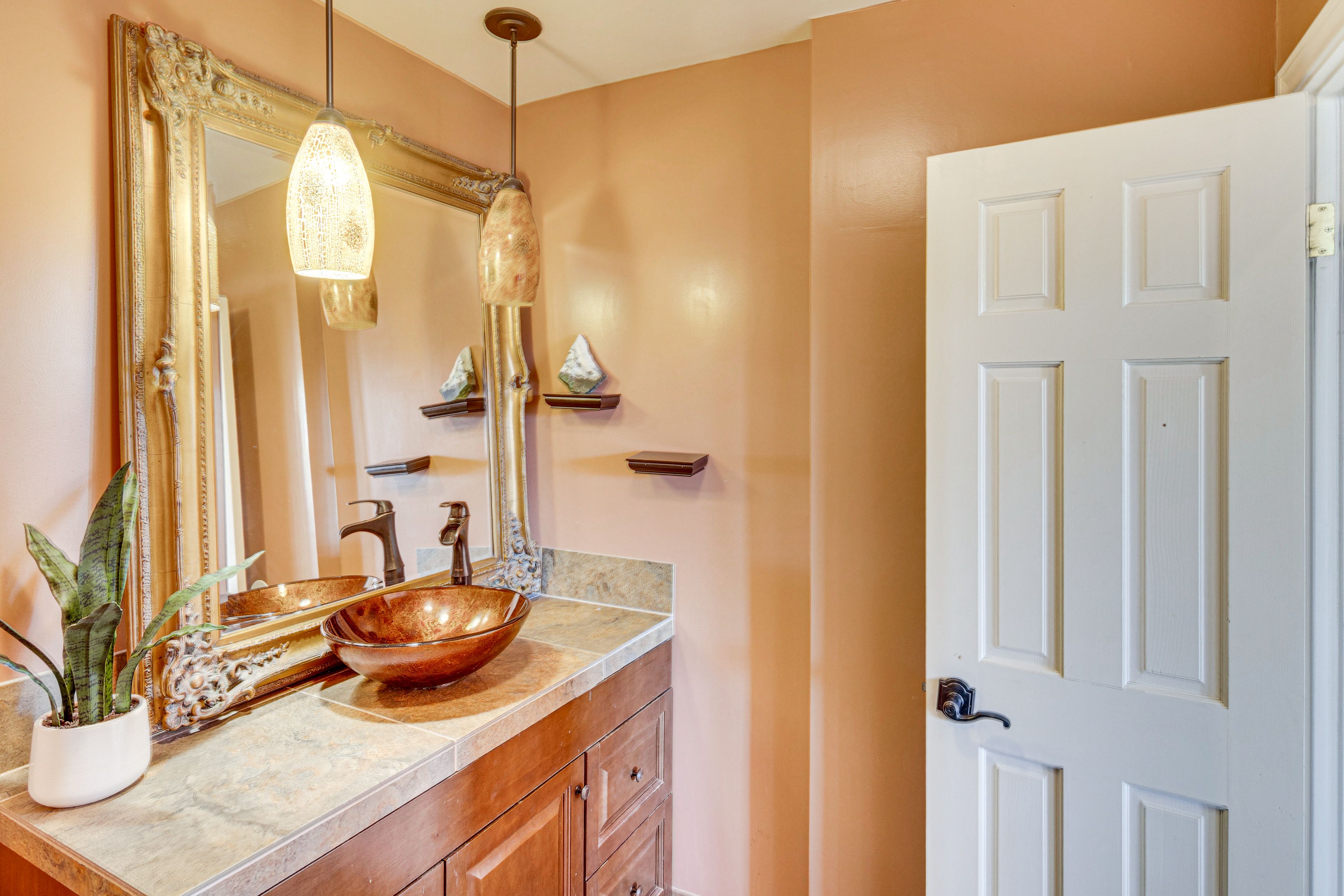 Half Bathroom | 1st Floor