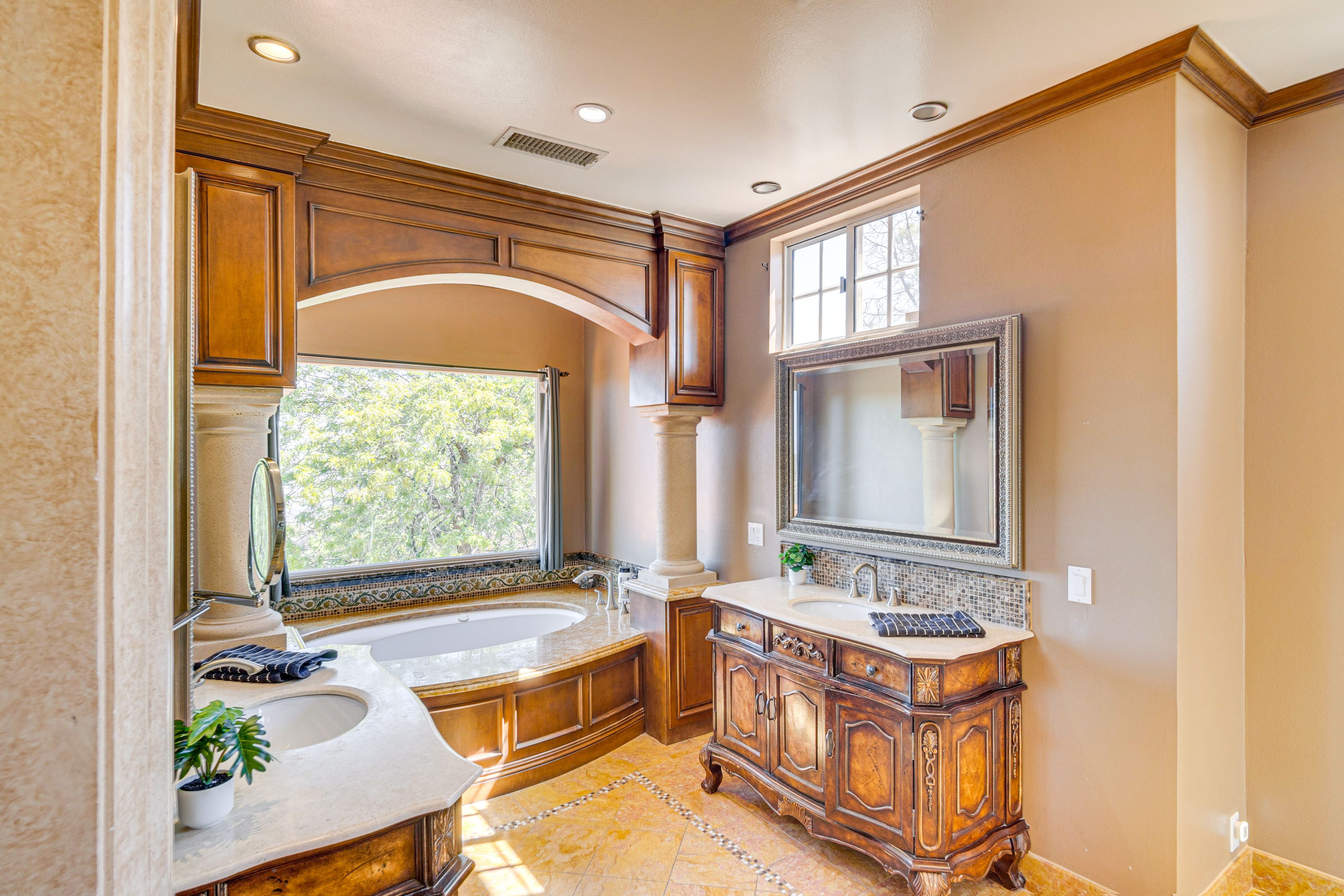 En-Suite Bathroom | 2nd Floor